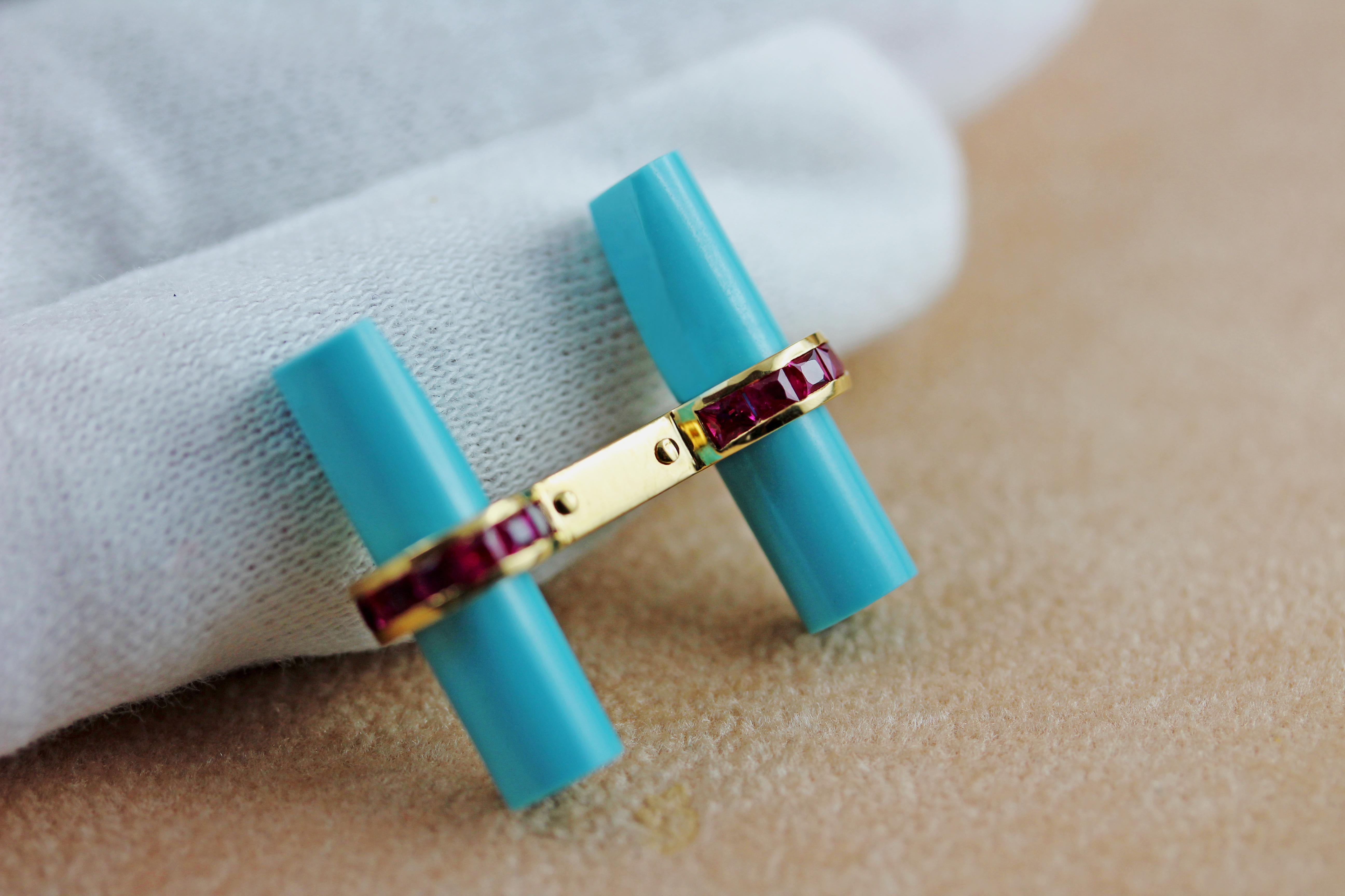 This set of cufflinks is made of three different pair of cylindrical elements that can be mixed and matched to create colorful and elegant combinations.
The mounting in 18 karat yellow gold is adorned with baguette-cut rubies. 
The cylinders are