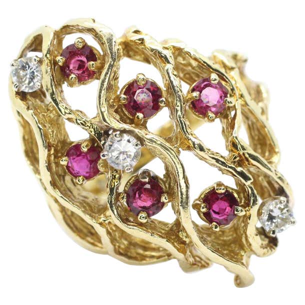 18 Karat Yellow Gold Ruby and Diamond Bark Ring For Sale at 1stDibs