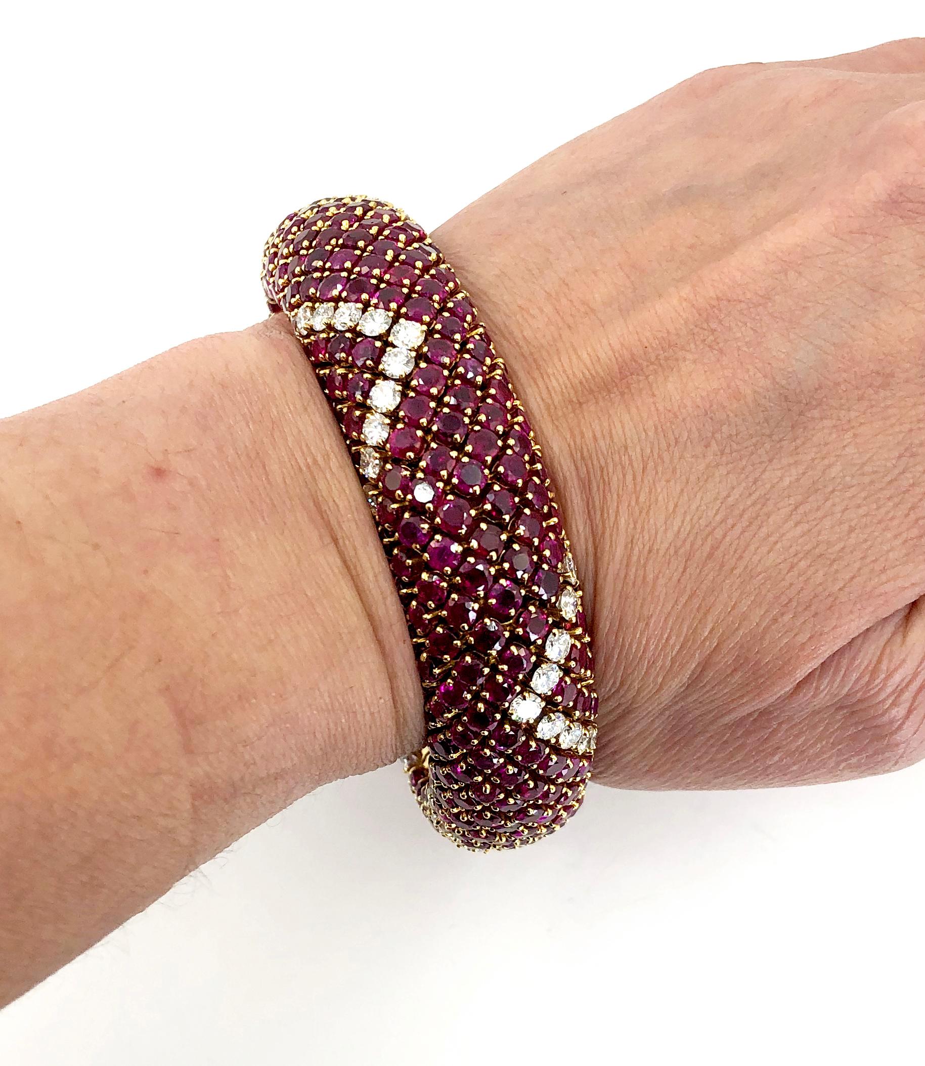 Retro-Style Ruby Diamond Bombe Bracelet In Good Condition For Sale In New York, NY