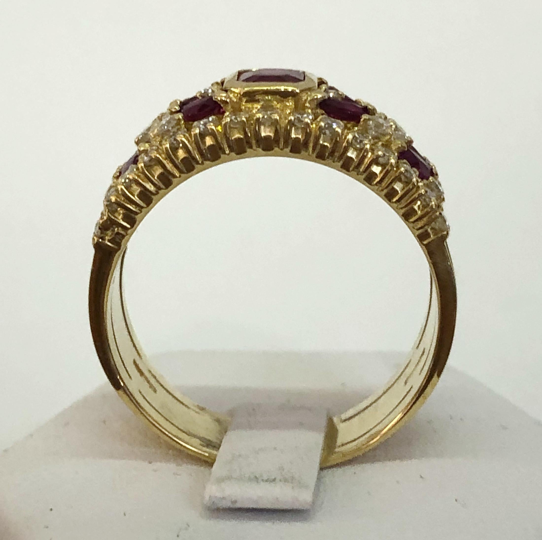 18 Karat Yellow Gold Ruby and Diamond Ring In Good Condition For Sale In Palm Springs, CA