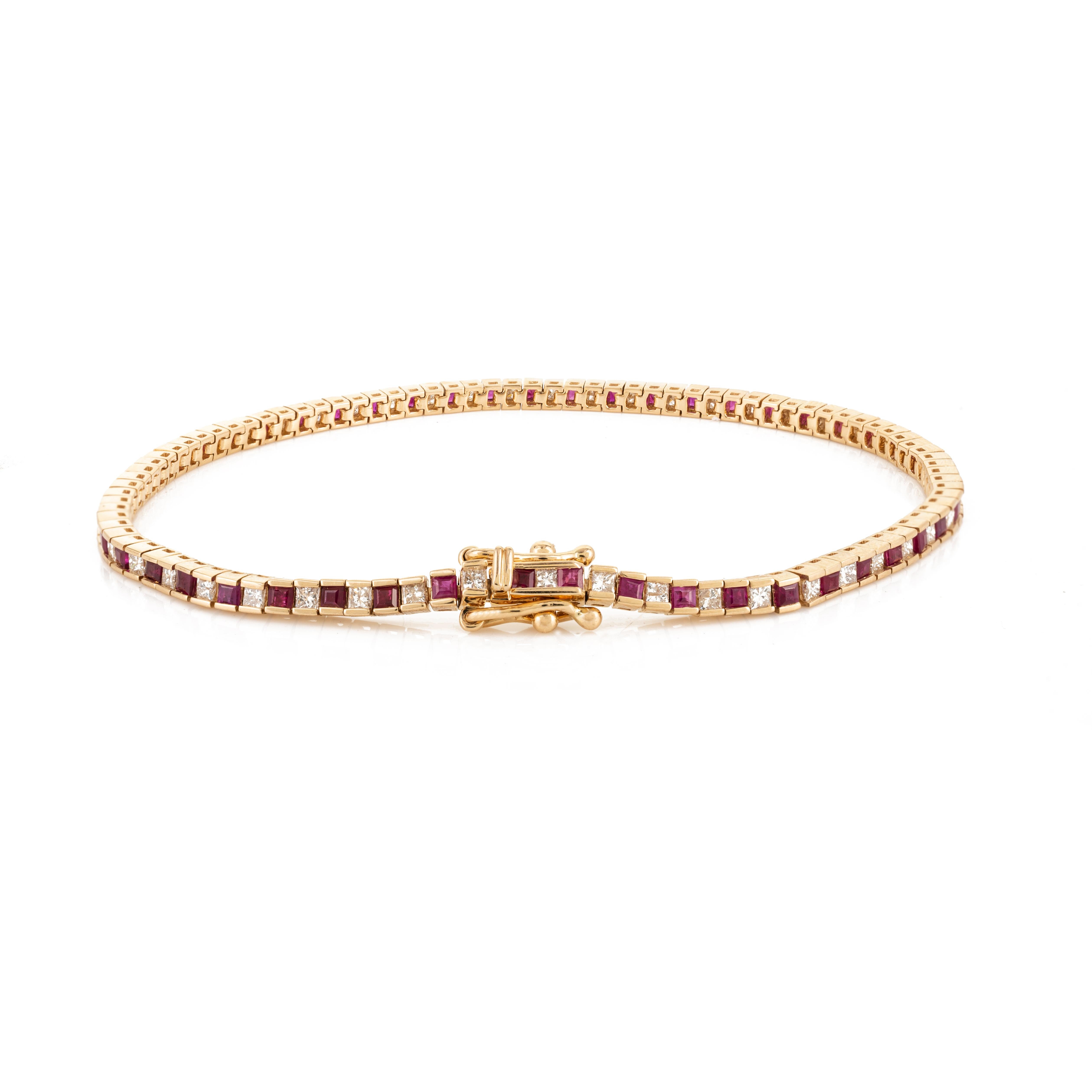 18 Karat Yellow Gold Ruby and Diamond Sleek Tennis Bracelet for Women In New Condition For Sale In Houston, TX