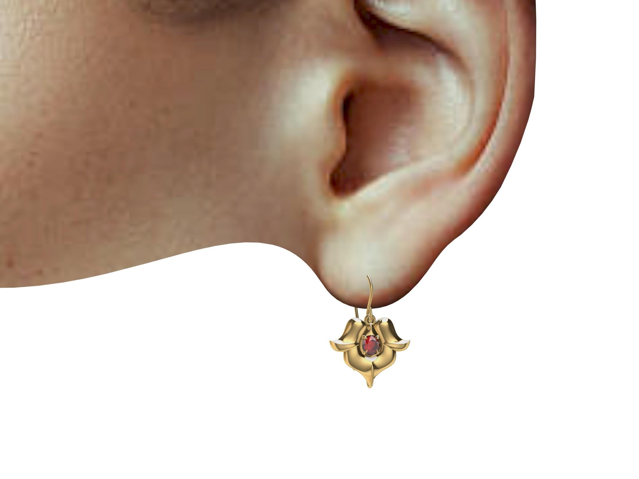 Boucles d'oreilles arabesques en or jaune 18 carats et rubis Neuf - En vente à New York, NY