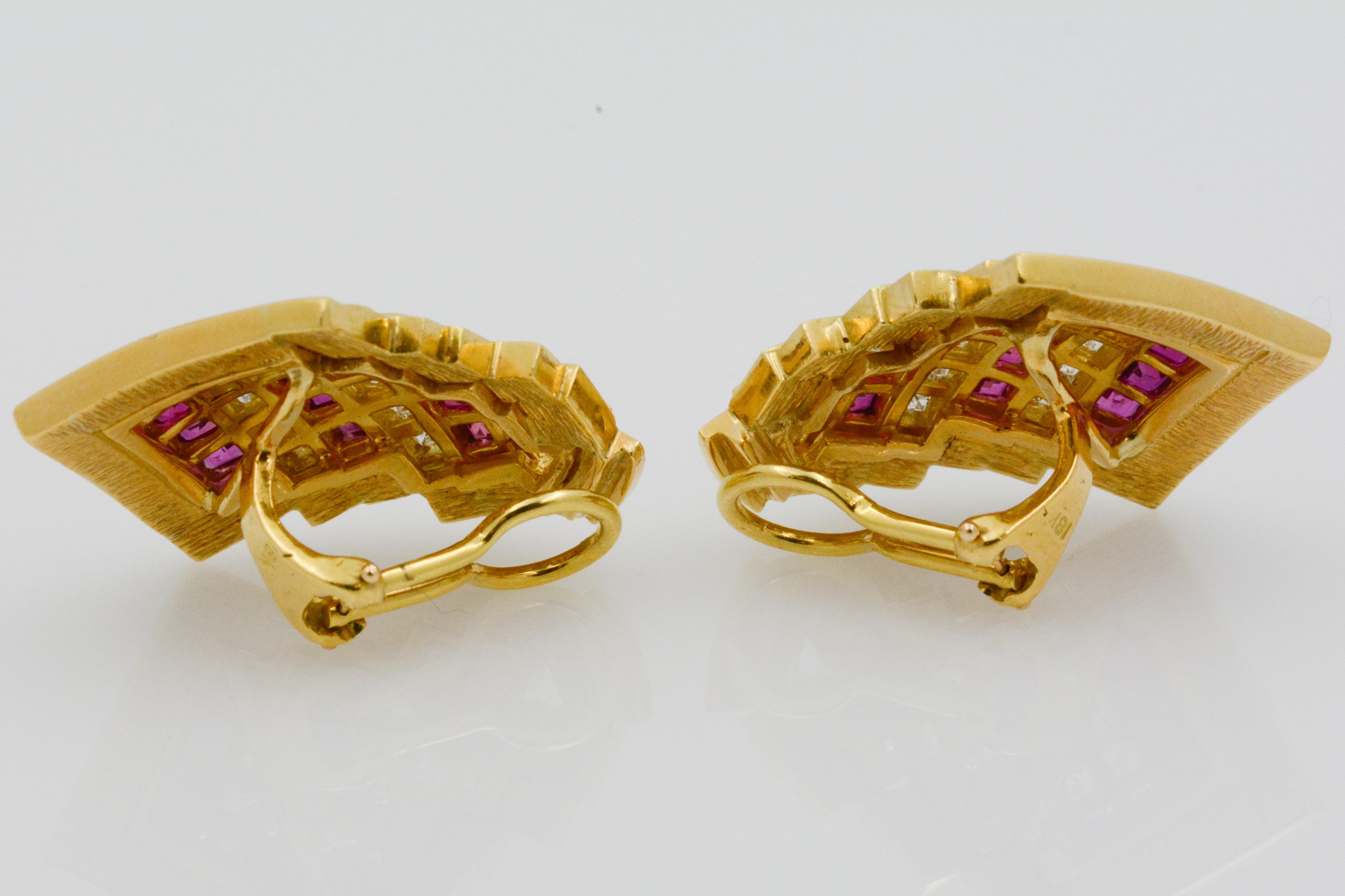 Pendientes de clip de oro amarillo de 18 quilates con rubí Chevron en venta 6