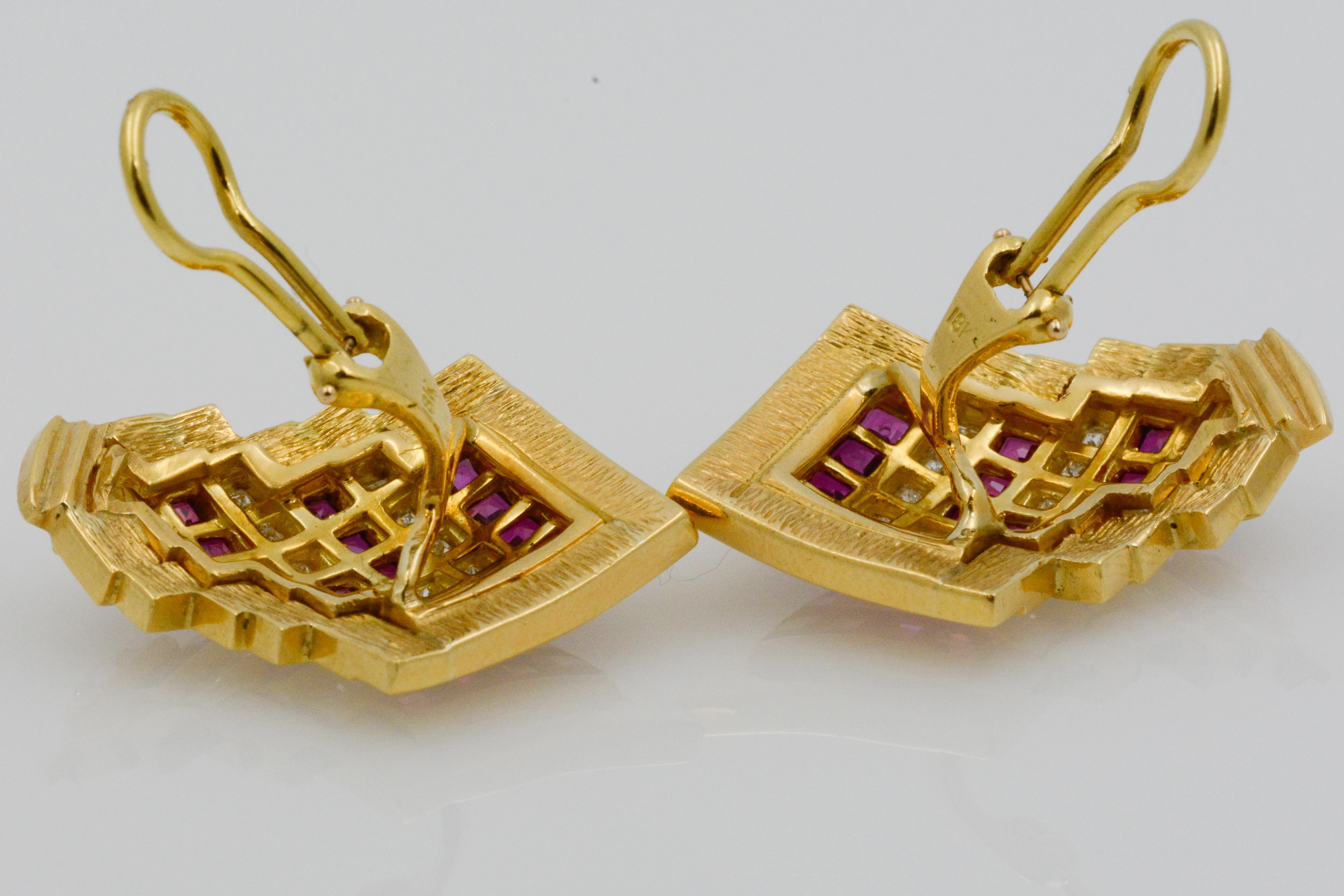 Pendientes de clip de oro amarillo de 18 quilates con rubí Chevron en venta 7