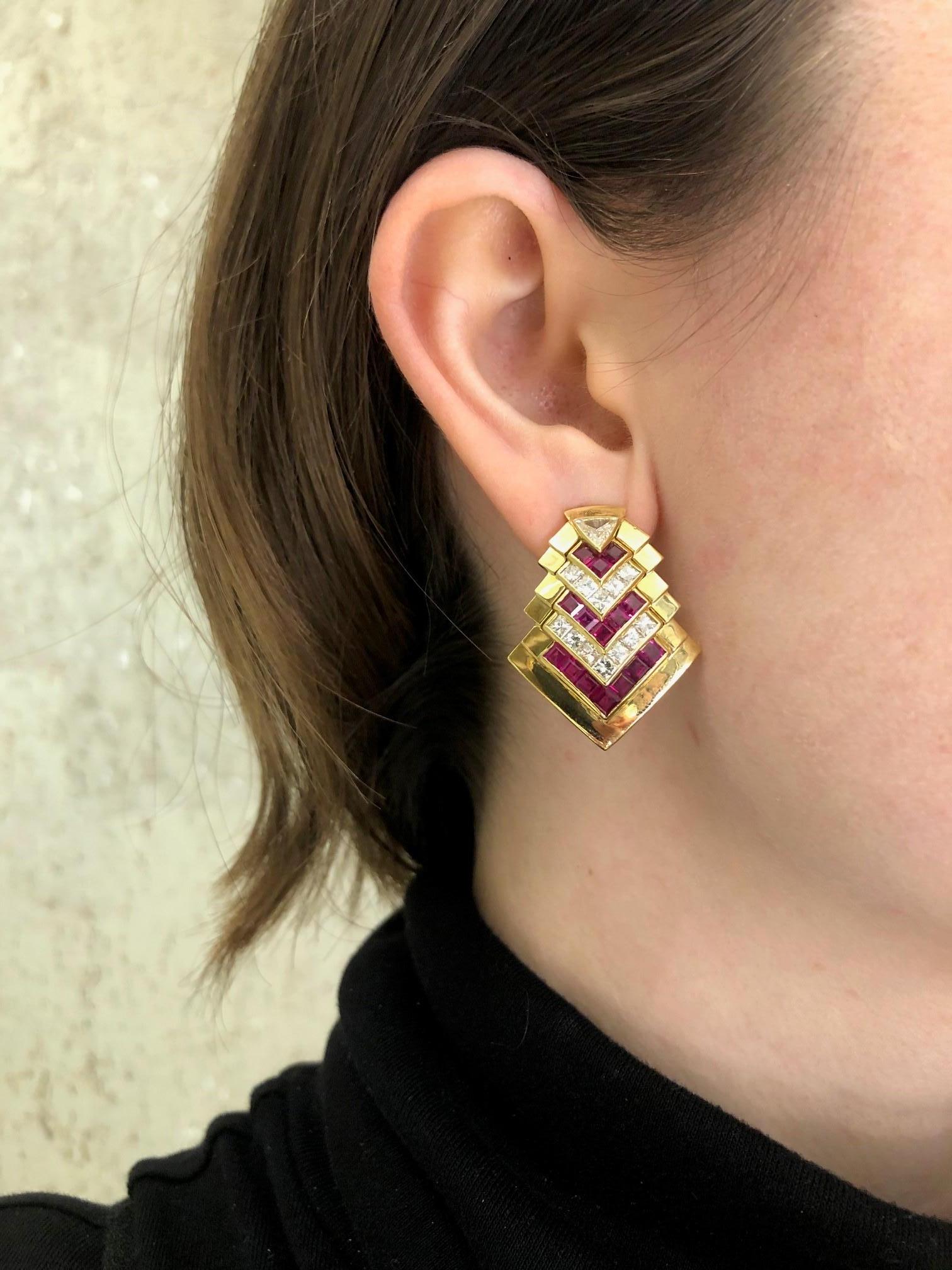 Pendientes de clip de oro amarillo de 18 quilates con rubí Chevron en venta 10