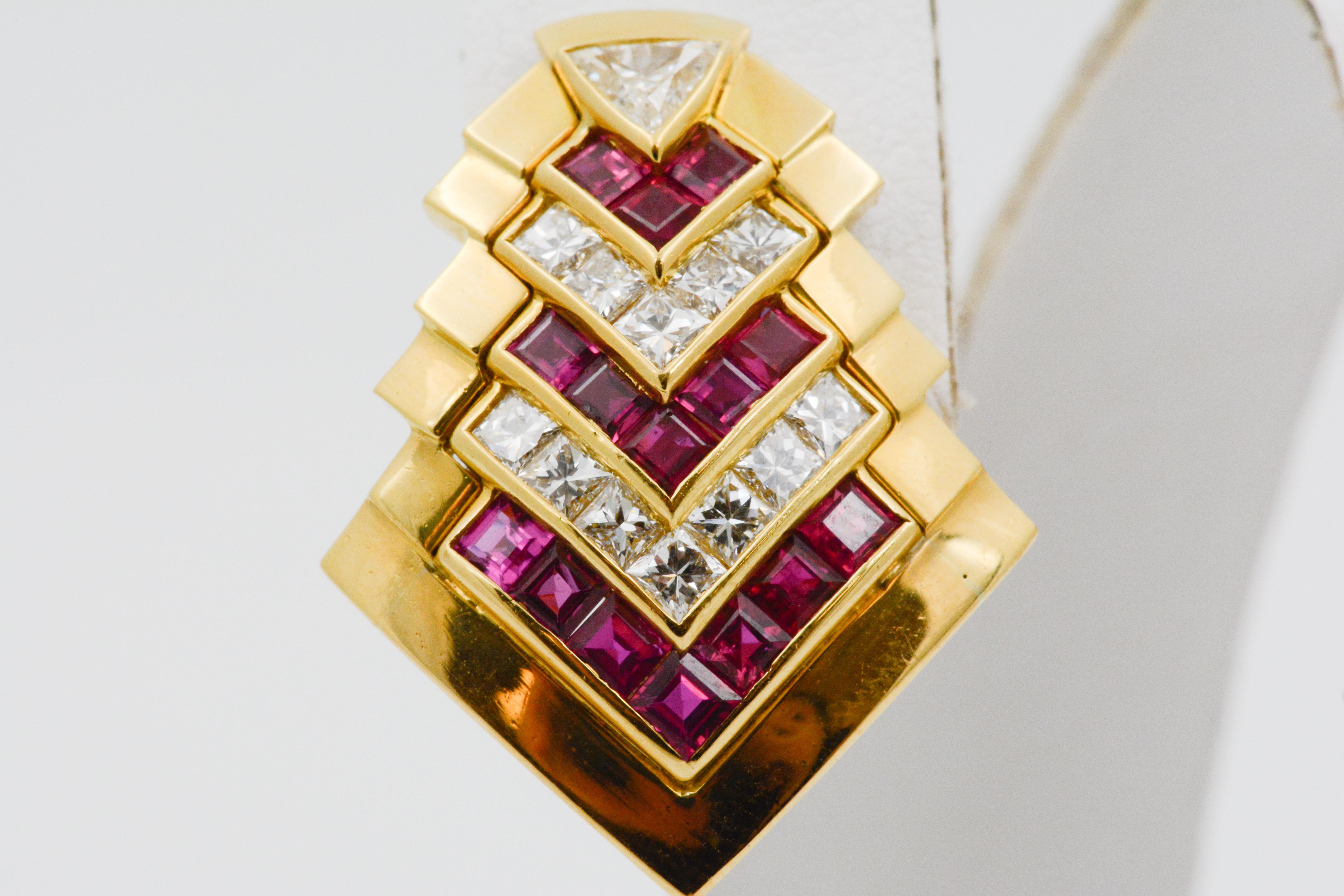Pendientes de clip de oro amarillo de 18 quilates con rubí Chevron en Nuevo estado para la venta en Dallas, TX