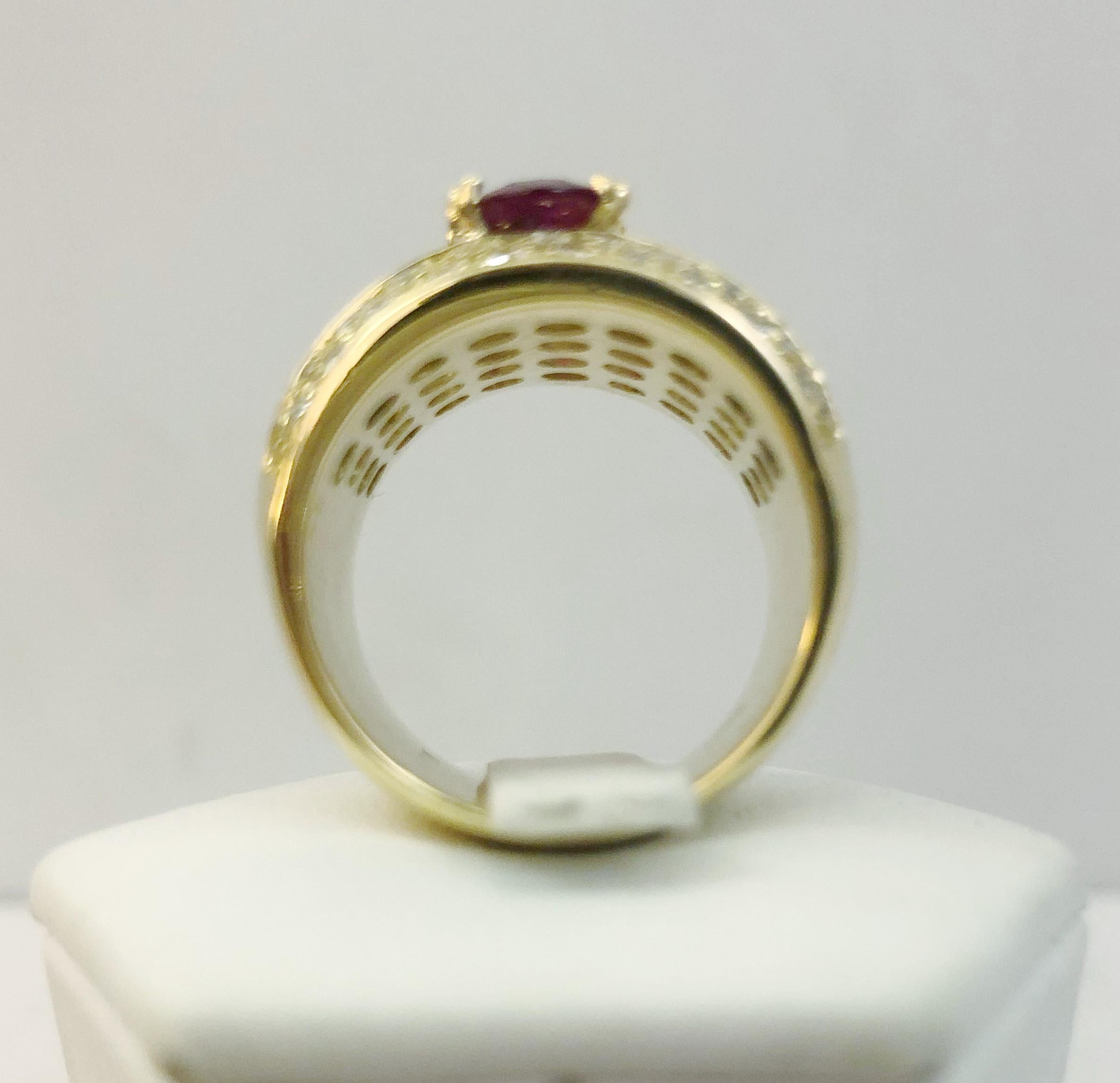 Bague en or jaune 18 carats, rubis et diamant en vente 1