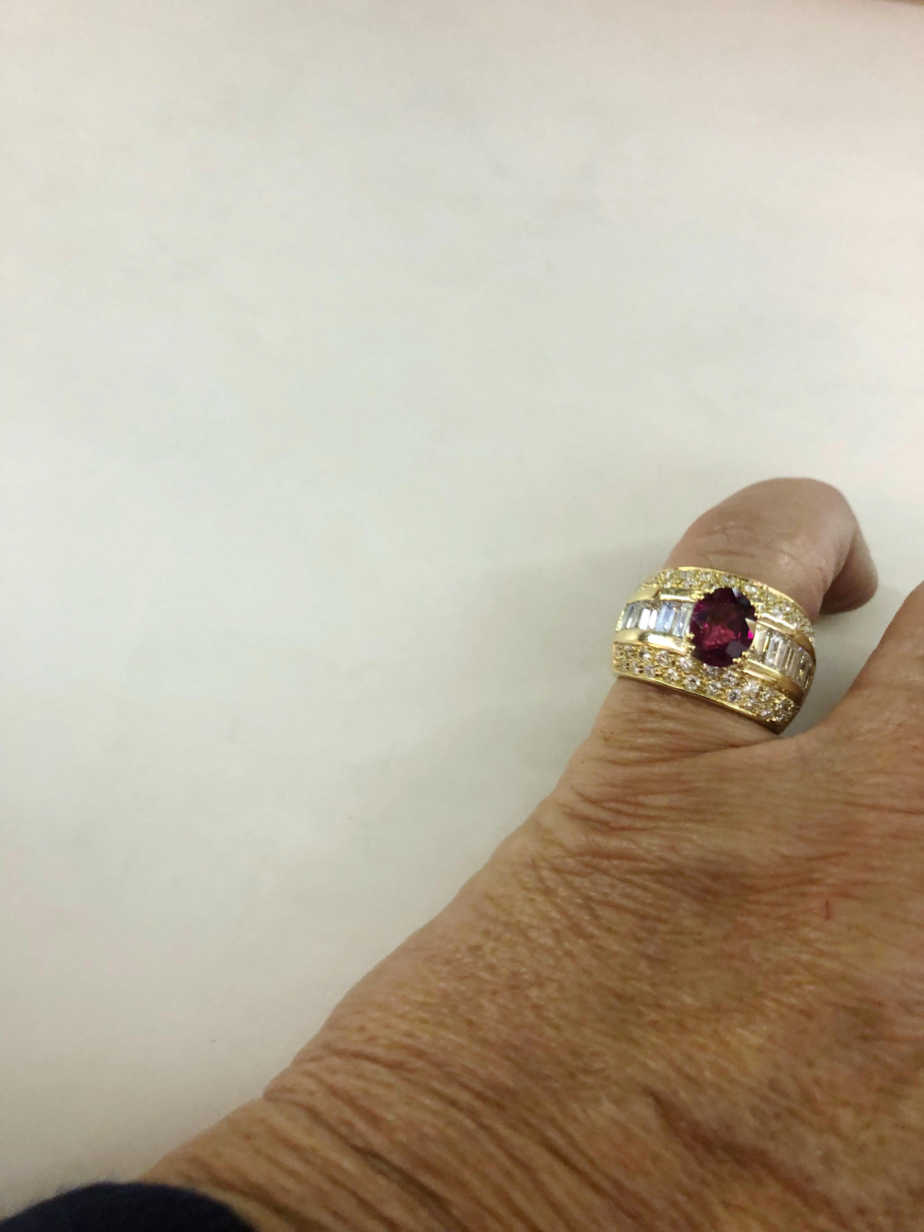 Bague en or jaune 18 carats, rubis et diamant en vente 2