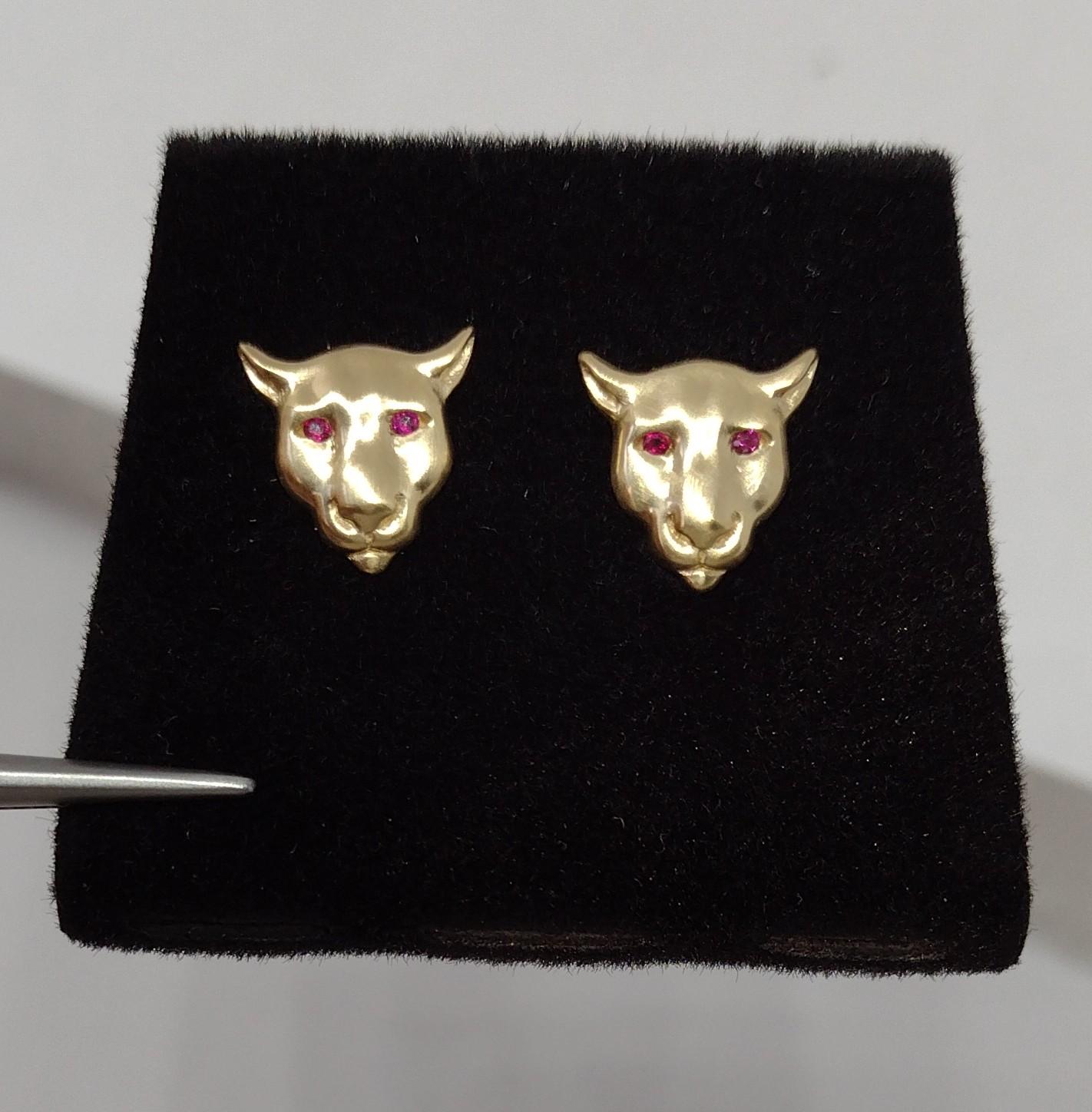 18 Karat Yellow Gold Ruby Eyes Colorado Cougar Stud Earrings, Tiffany Jewelry designer , Thomas Kurilla  is trying to keep the wild life at bay. They call it a mountain lion, panther, puma, or cougar . Just remember it has 4 legs, you have 2.