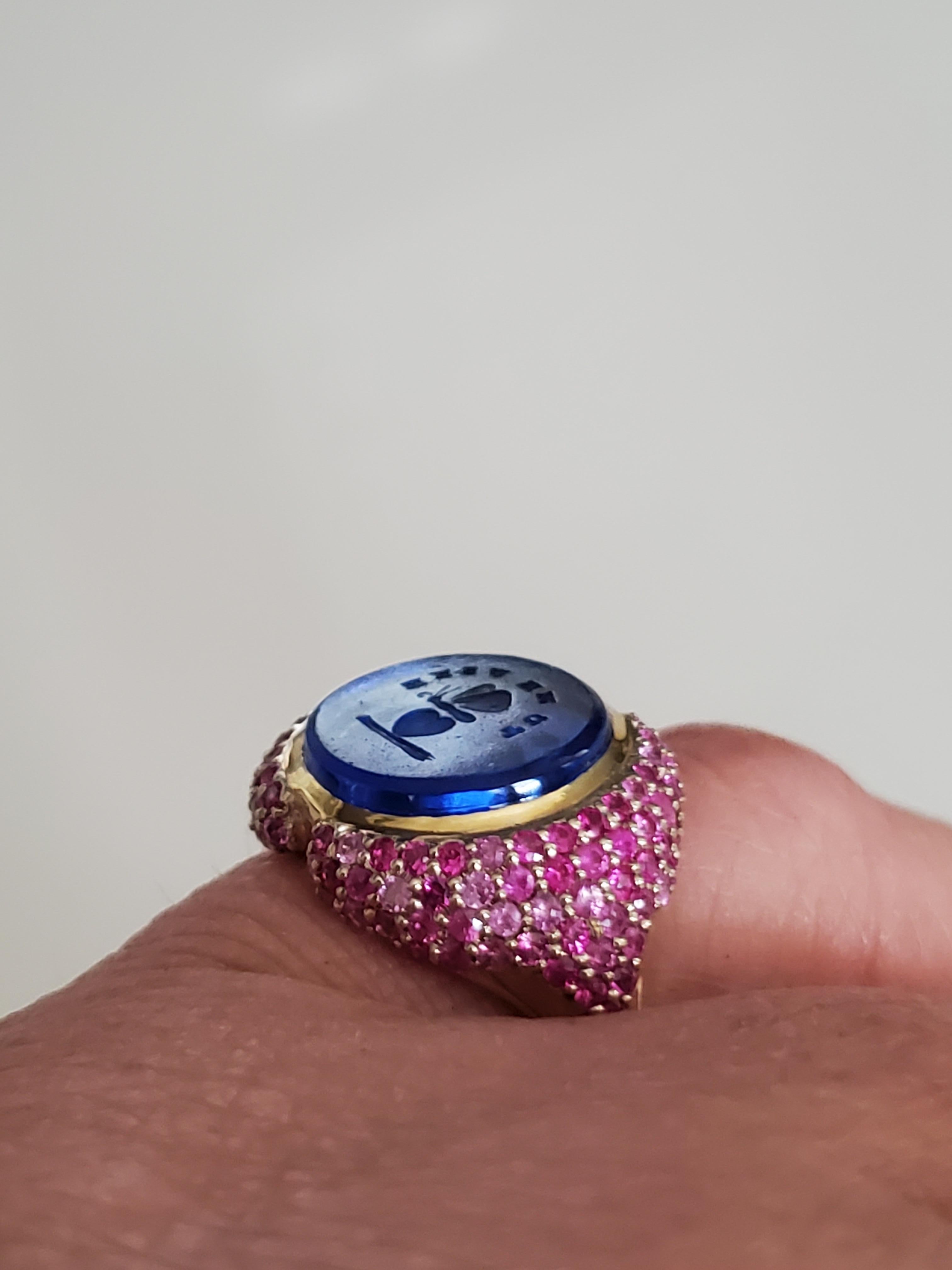 Bague ancienne Love Intaglio & Ruby en vente 3
