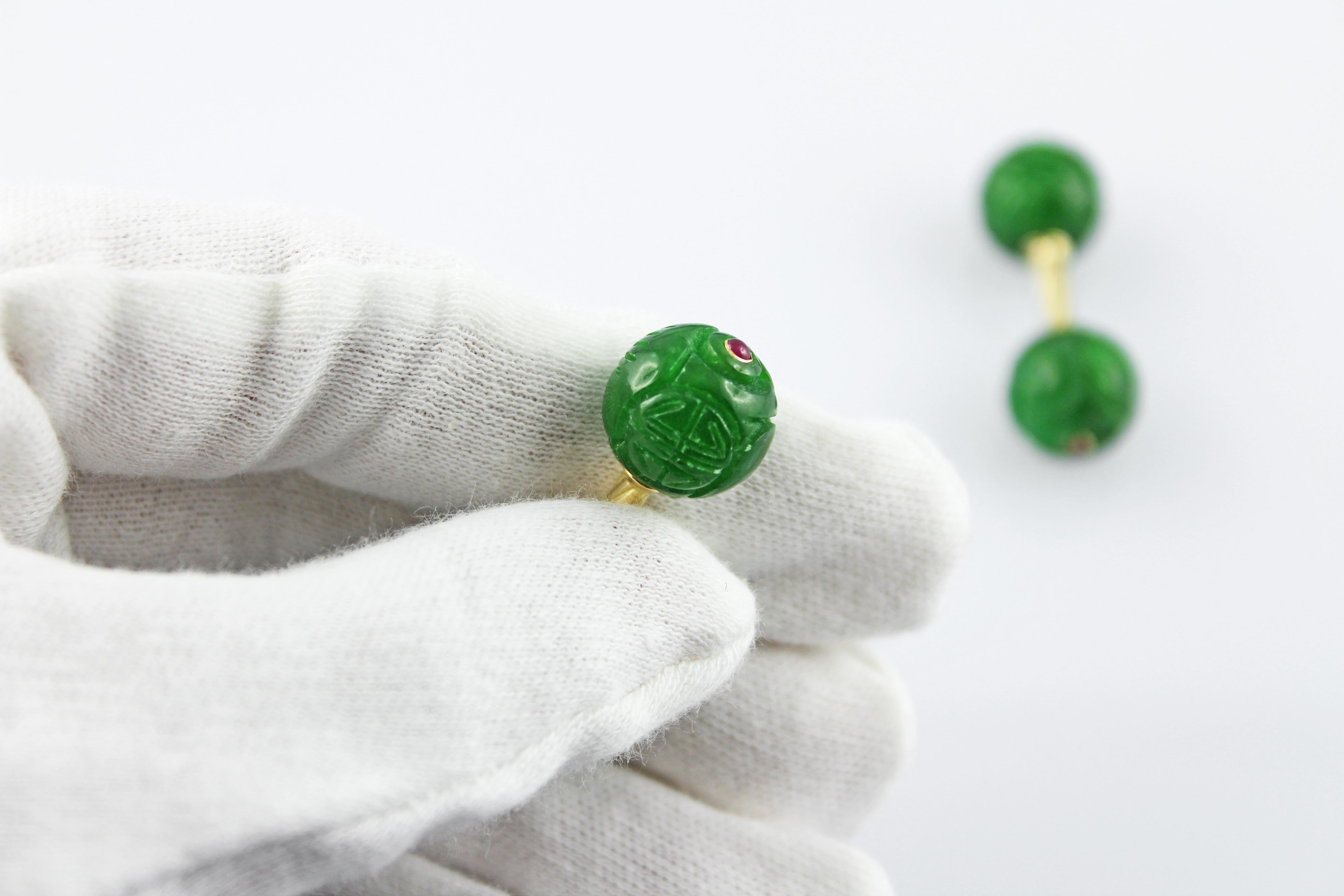 Manschettenknöpfe aus 18 Karat Gelbgold mit Rubin-Jade-Kugeln im Zustand „Neu“ im Angebot in Milano, IT