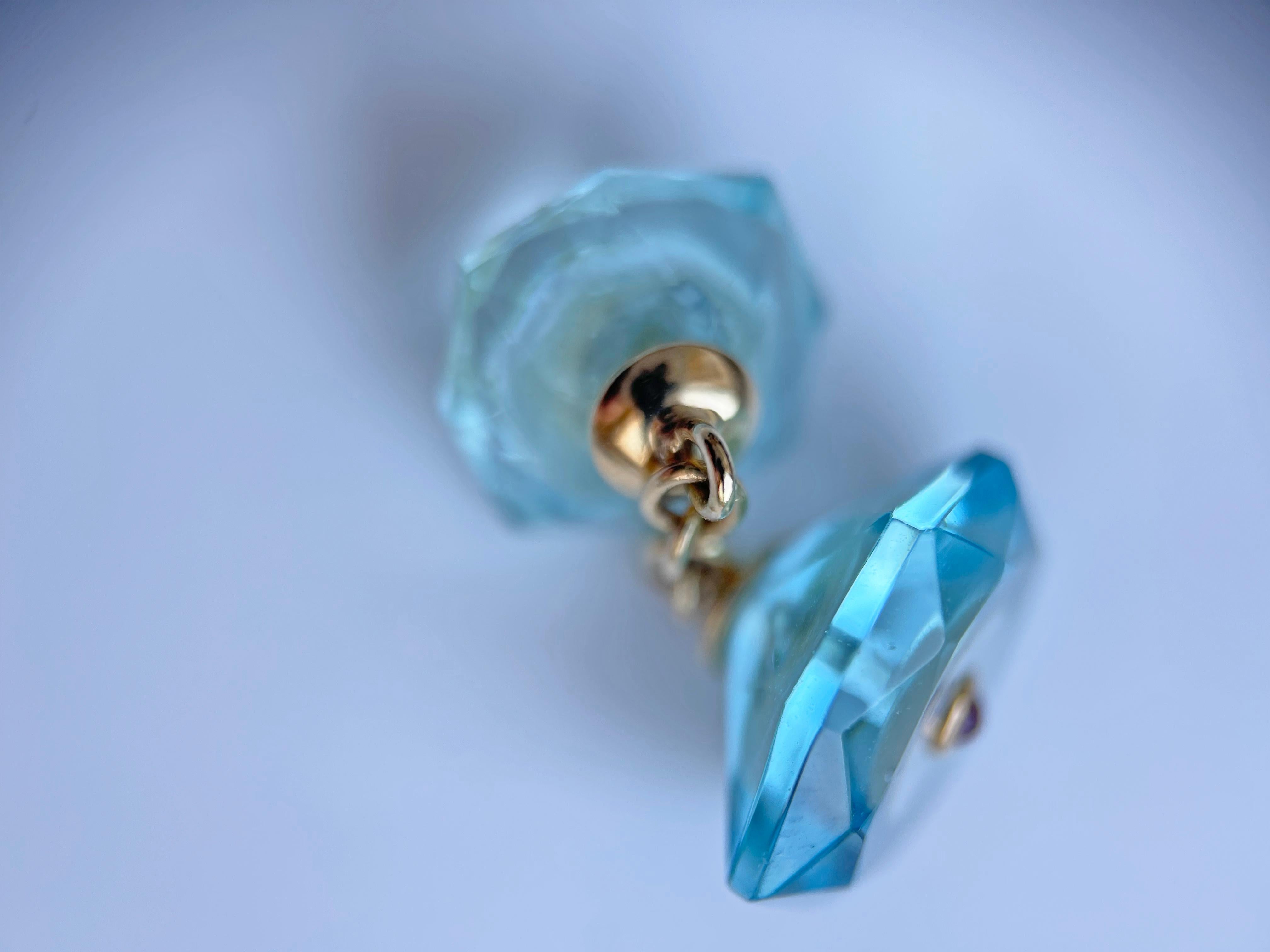 Boutons de manchette octogonaux en or jaune 18 carats, rubis, topaze bleu pâle et nacre en vente 3