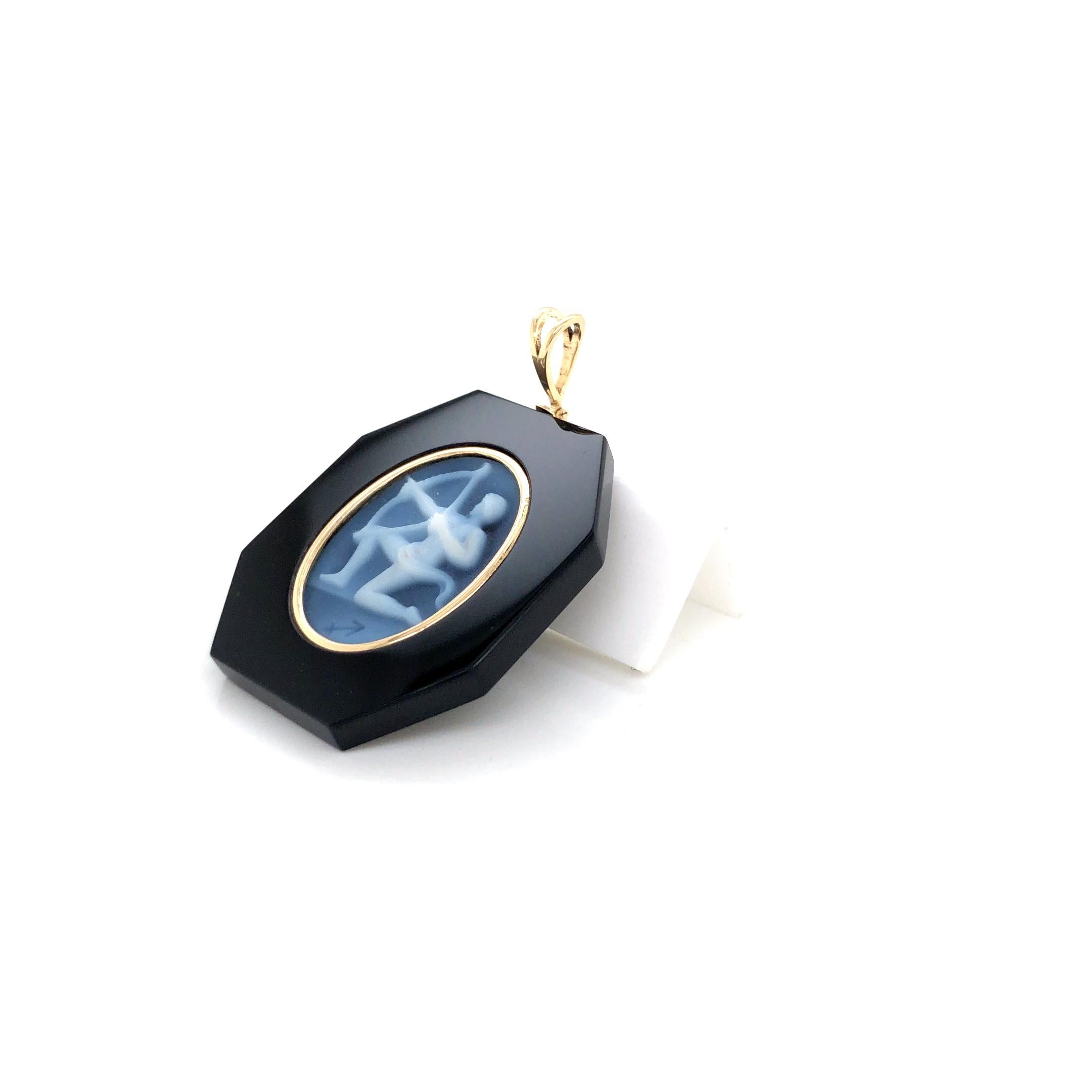18 Karat Yellow Gold Sagittarius Zodiac Agate Cameo Black Onyx Pendant Necklace For Sale 4