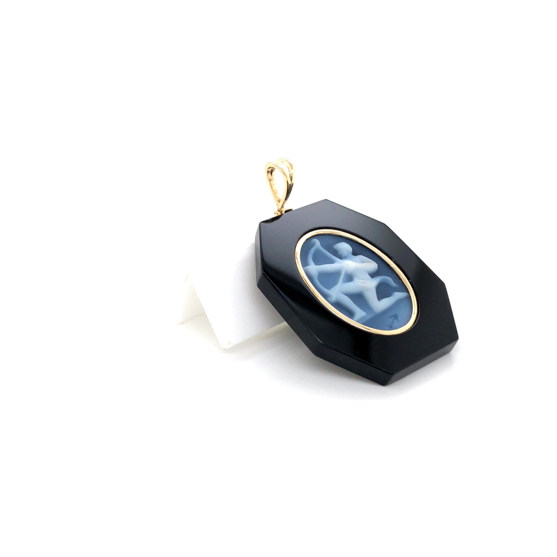 18 Karat Yellow Gold Sagittarius Zodiac Agate Cameo Black Onyx Pendant Necklace For Sale 5