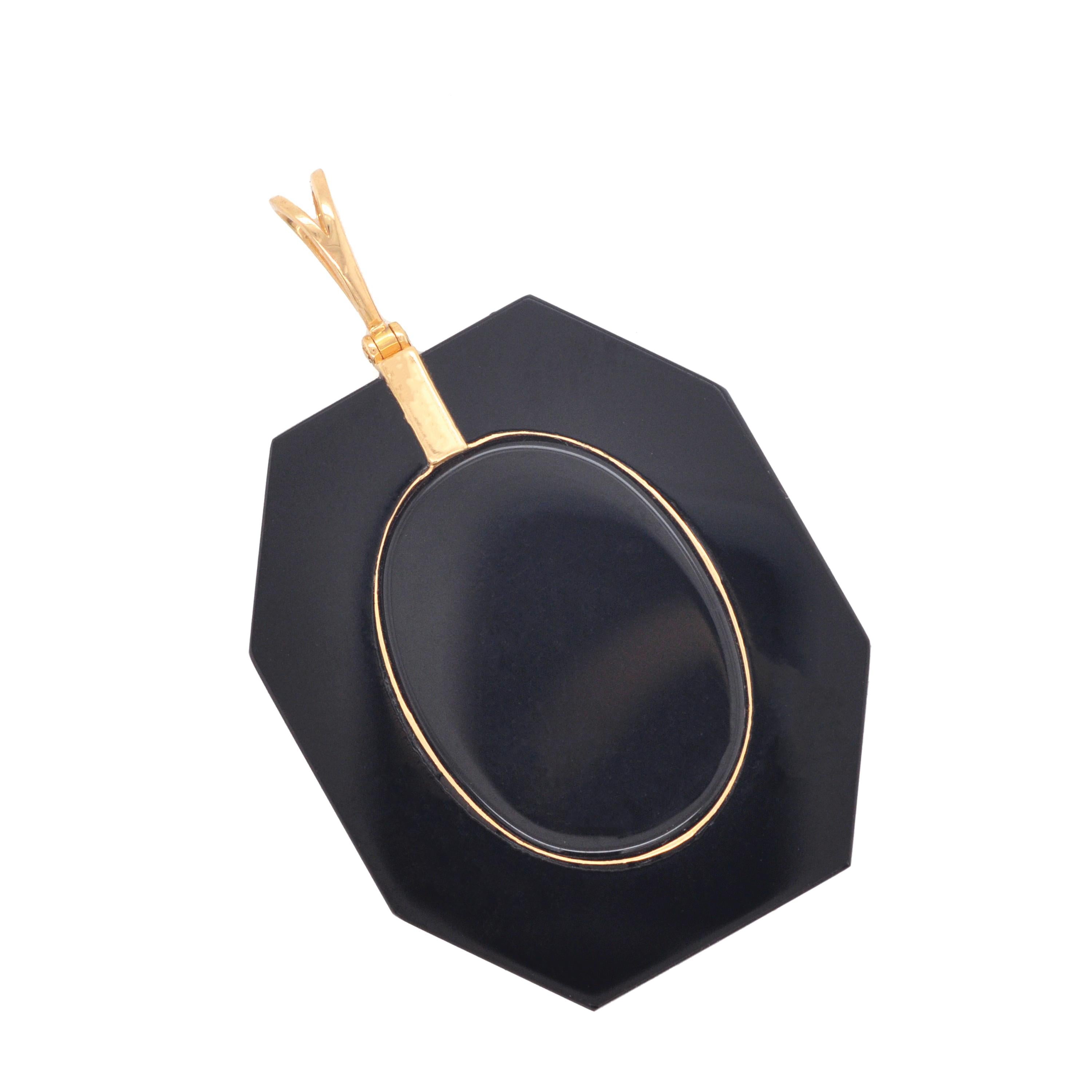 18 Karat Yellow Gold Sagittarius Zodiac Agate Cameo Black Onyx Pendant Necklace For Sale 6
