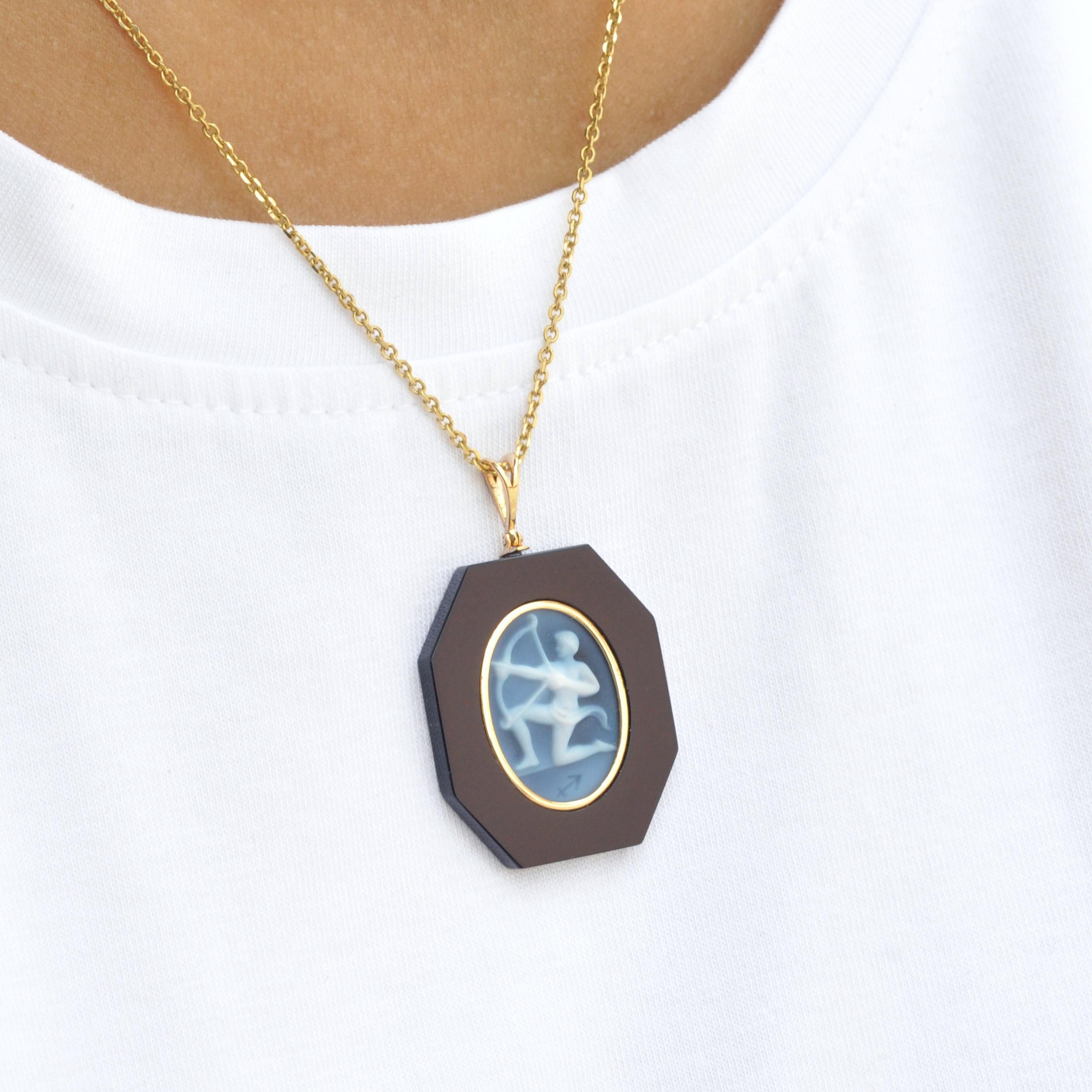 Women's or Men's 18 Karat Yellow Gold Sagittarius Zodiac Agate Cameo Black Onyx Pendant Necklace For Sale