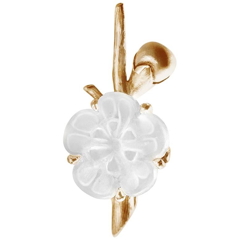 Broche Contemporáneo Sakura de Oro Amarillo del Artista con Cuarzo