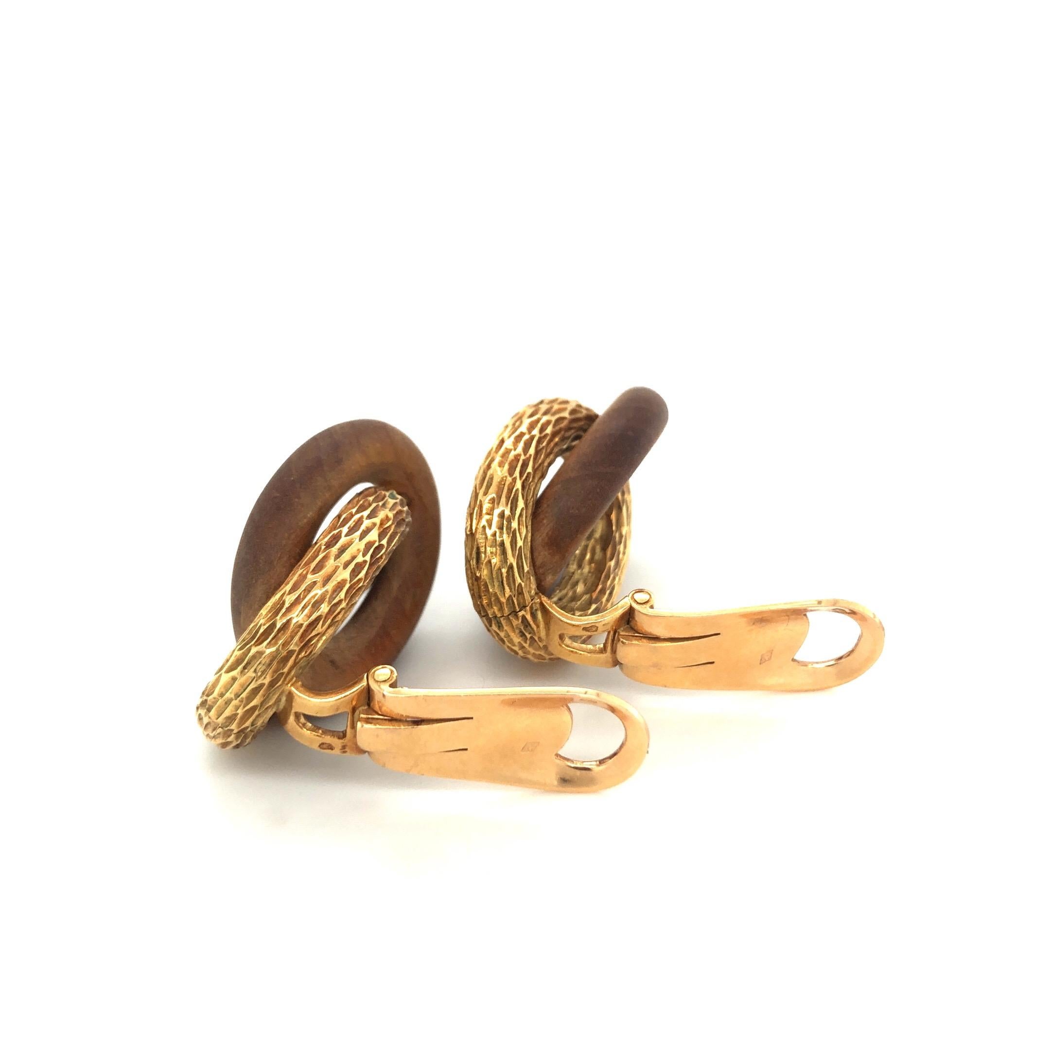 Modern 18 Karat Yellow Gold Sandalwood 1970s Ear Clips by René Boivin For Sale