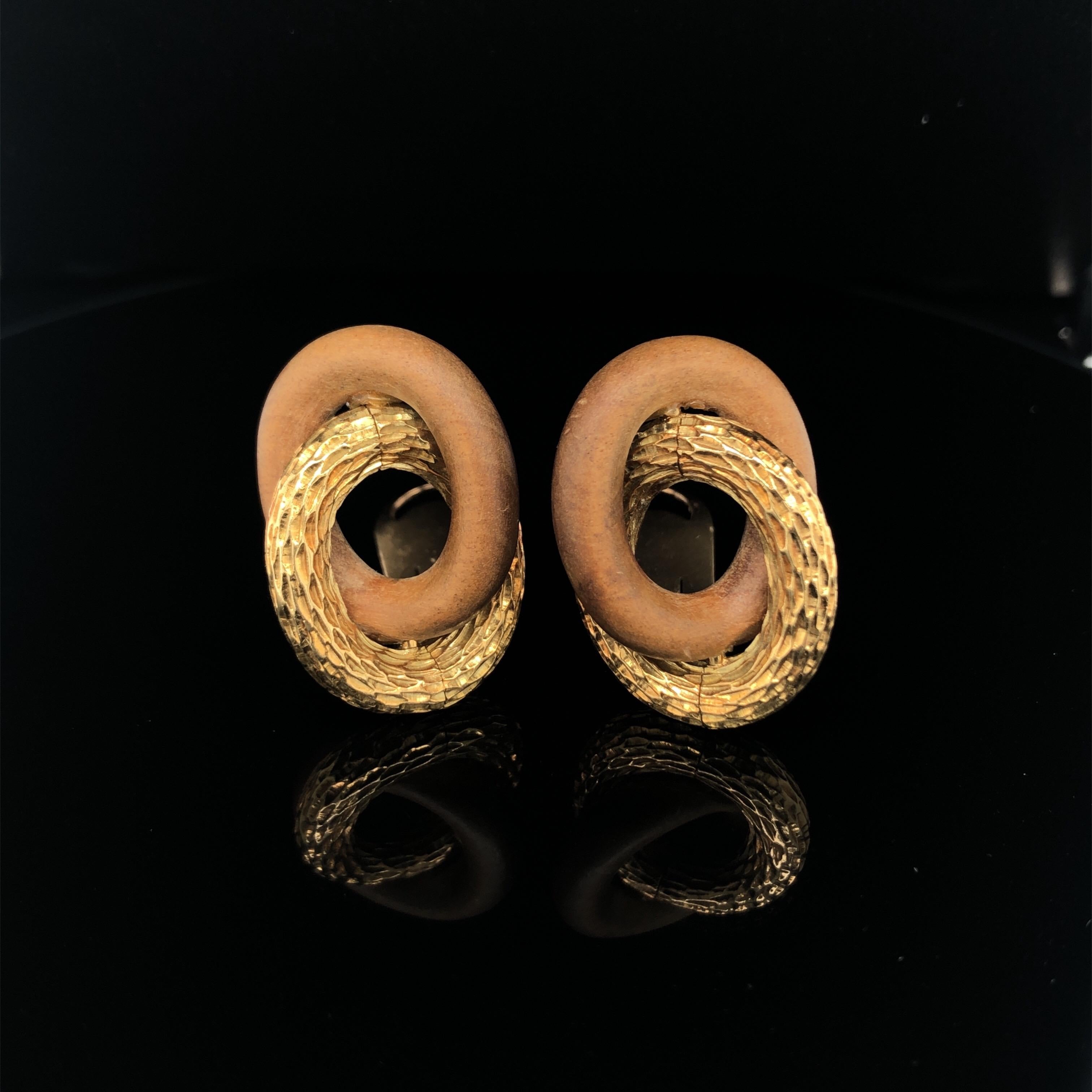Women's 18 Karat Yellow Gold Sandalwood 1970s Ear Clips by René Boivin For Sale