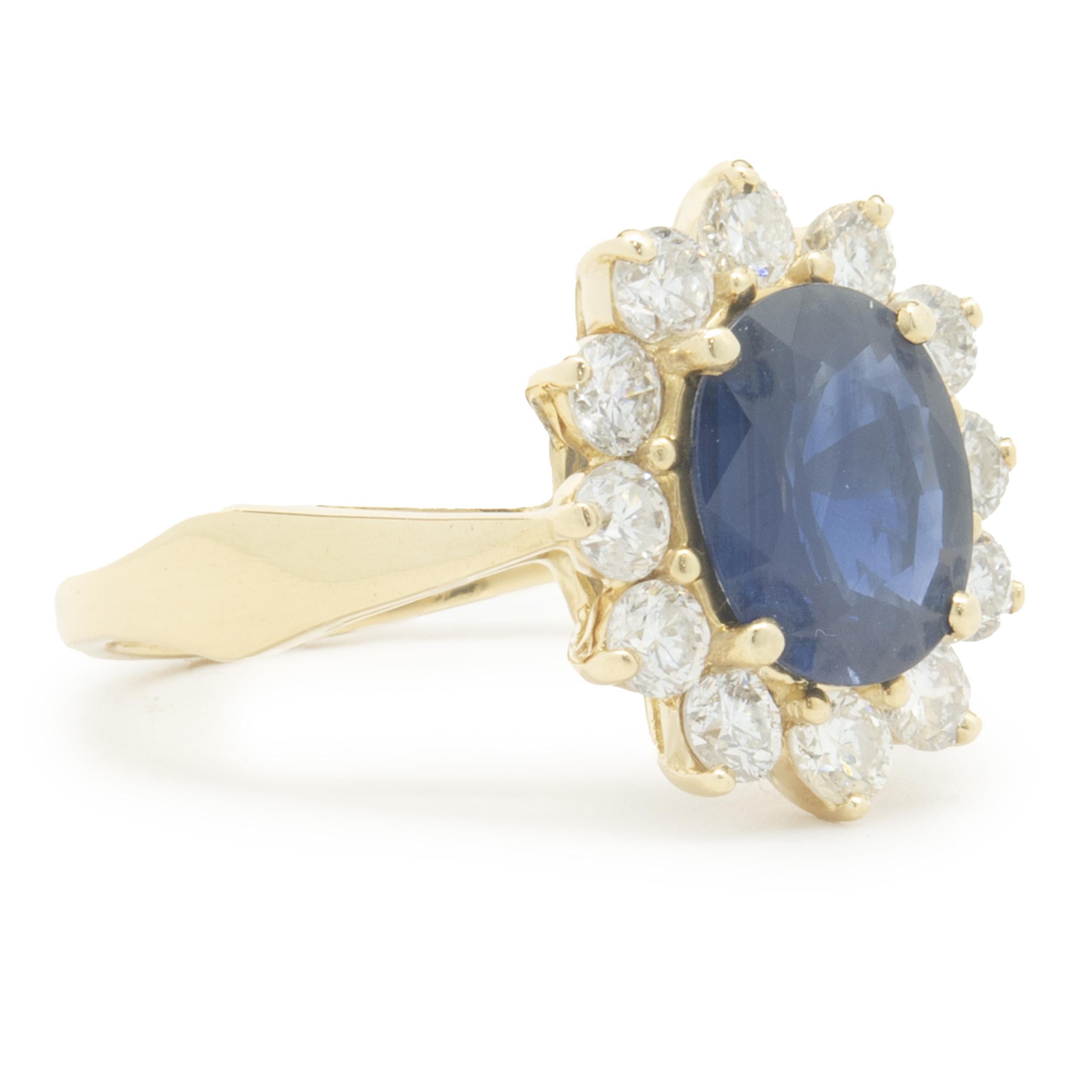 18 Karat Yellow Gold Sapphire and Diamond Cocktail Ring In Excellent Condition For Sale In Scottsdale, AZ