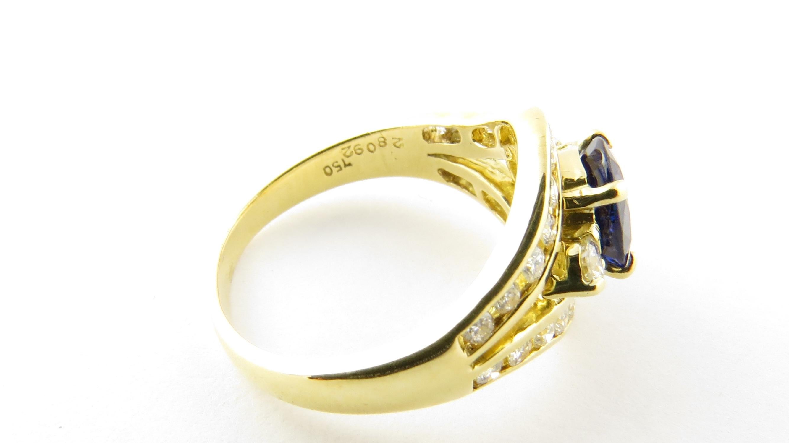 Ring aus 18 Karat Gelbgold mit natürlichem Saphir und Diamant im Angebot 1