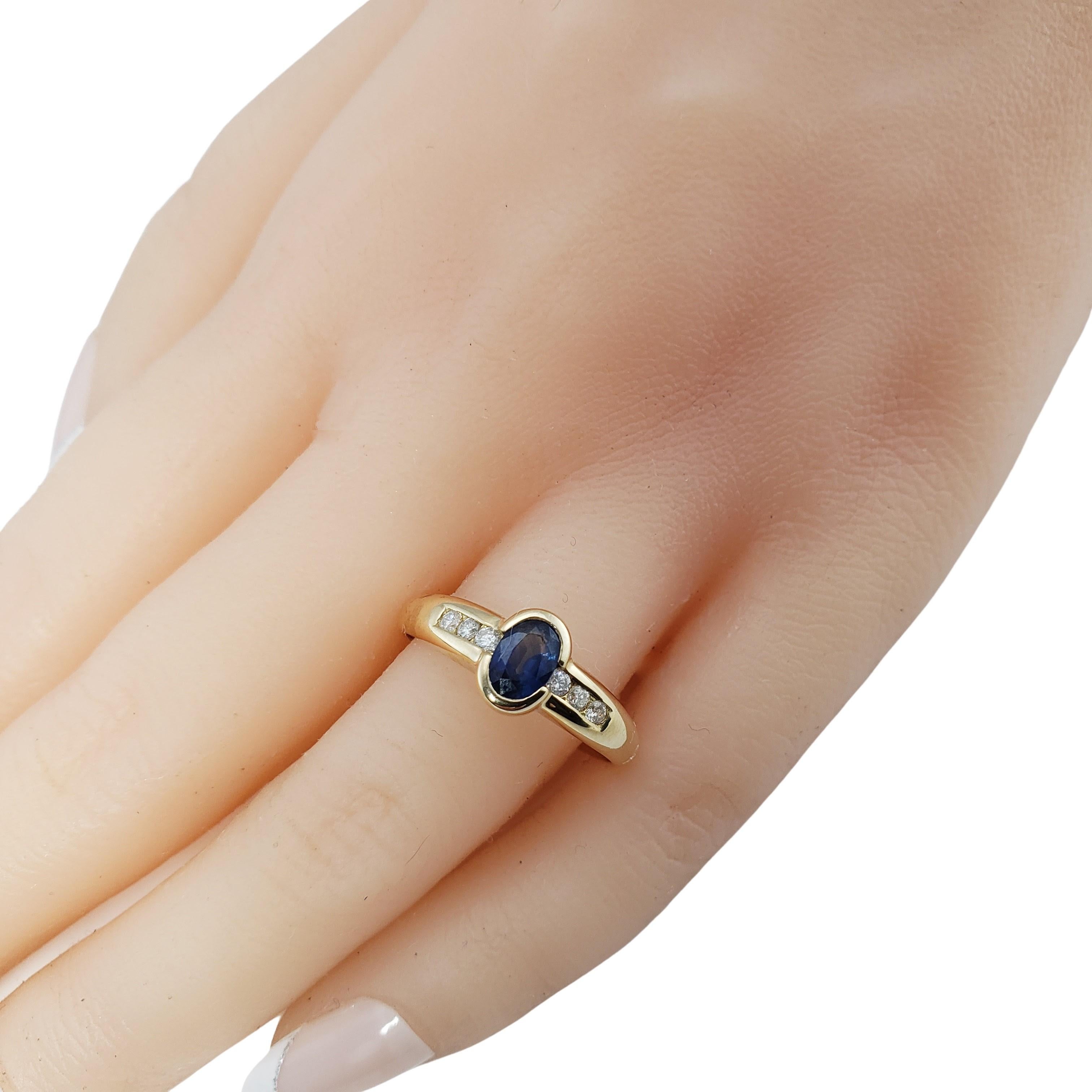 Bague Vintage en or jaune 18 carats saphir et diamant Taille 8.5-

Cette jolie bague présente un saphir ovale (7 mm x 5 mm) et six diamants ronds de taille brillante sertis dans de l'or jaune 18K classique.
Tige : 2 mm.

Poids total approximatif des