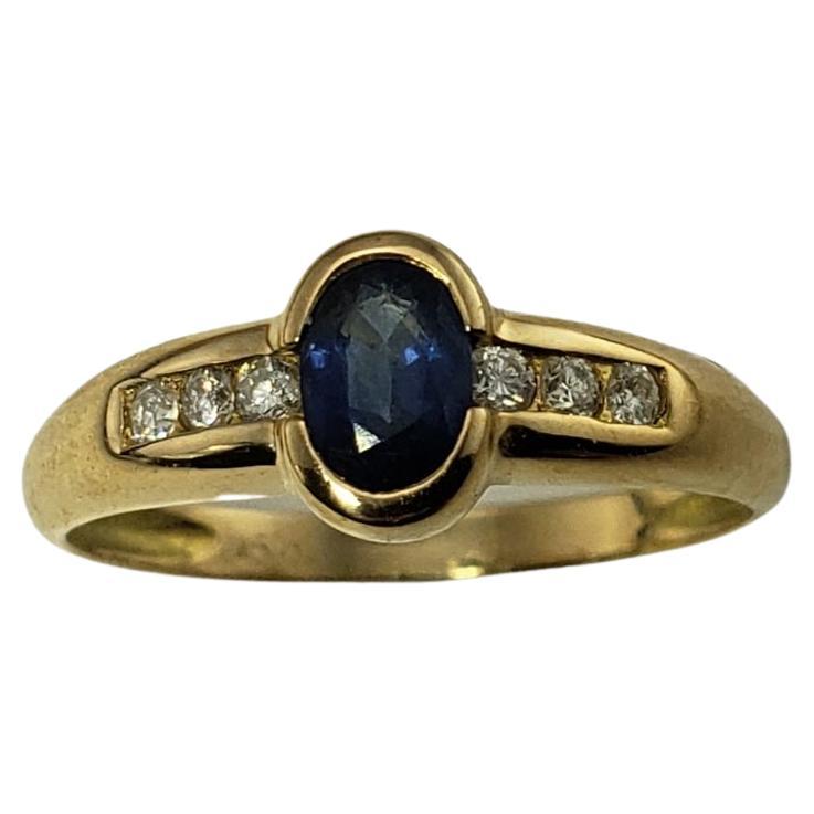 18 Karat Yellow Gold Natural Sapphire and Diamond Ring For Sale