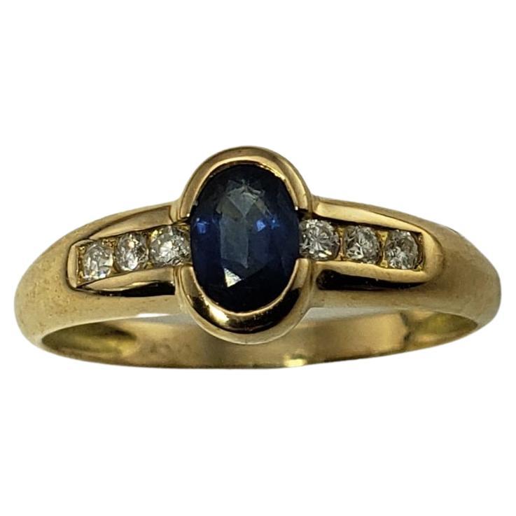 Anillo de oro amarillo de 18 quilates con zafiro natural y diamantes