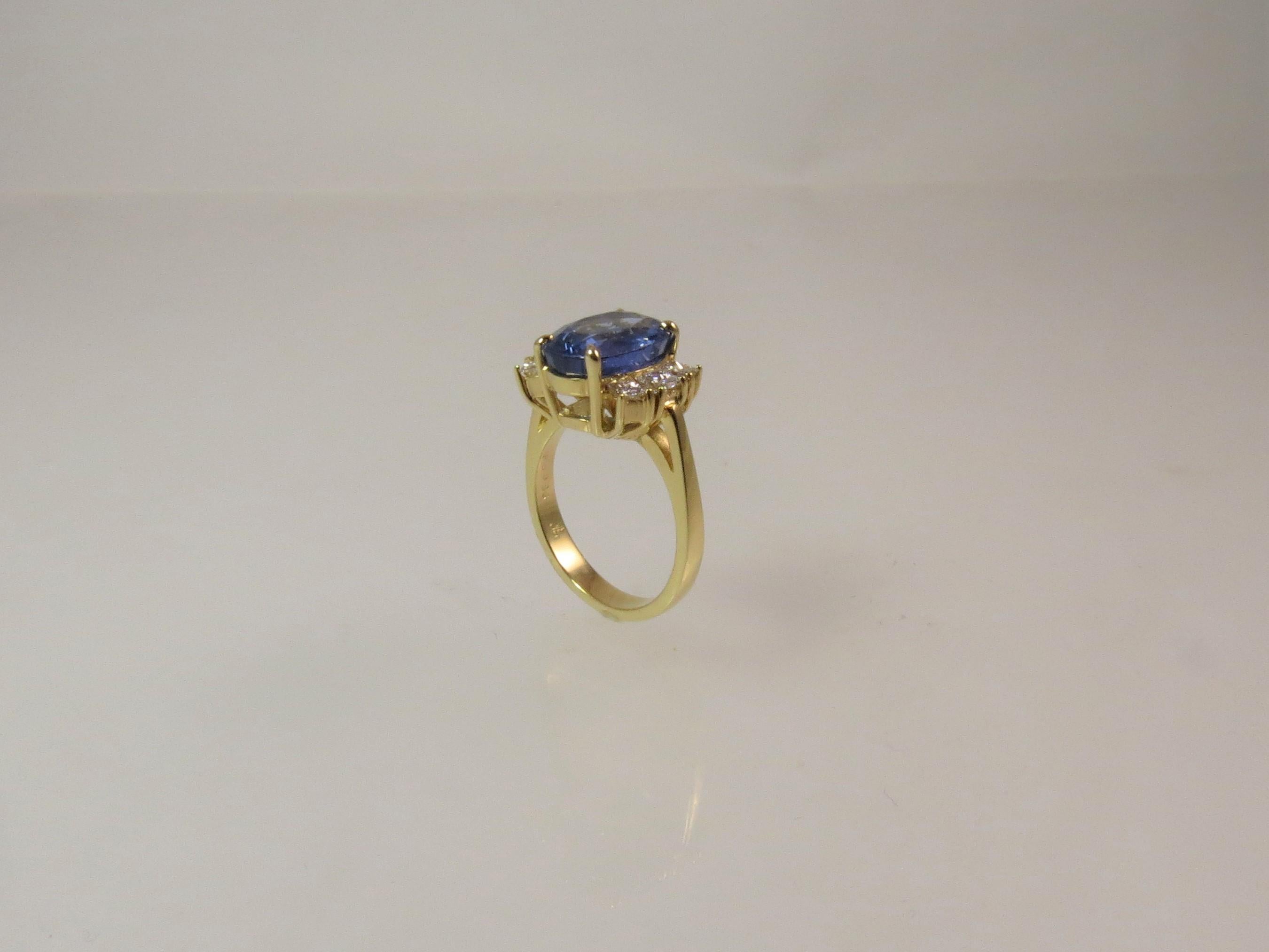 Women's 18 Karat Yellow Gold Sapphire and Princess Cut Diamond Ring For Sale