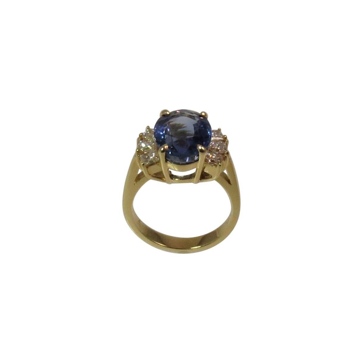 18 Karat Yellow Gold Sapphire and Princess Cut Diamond Ring For Sale