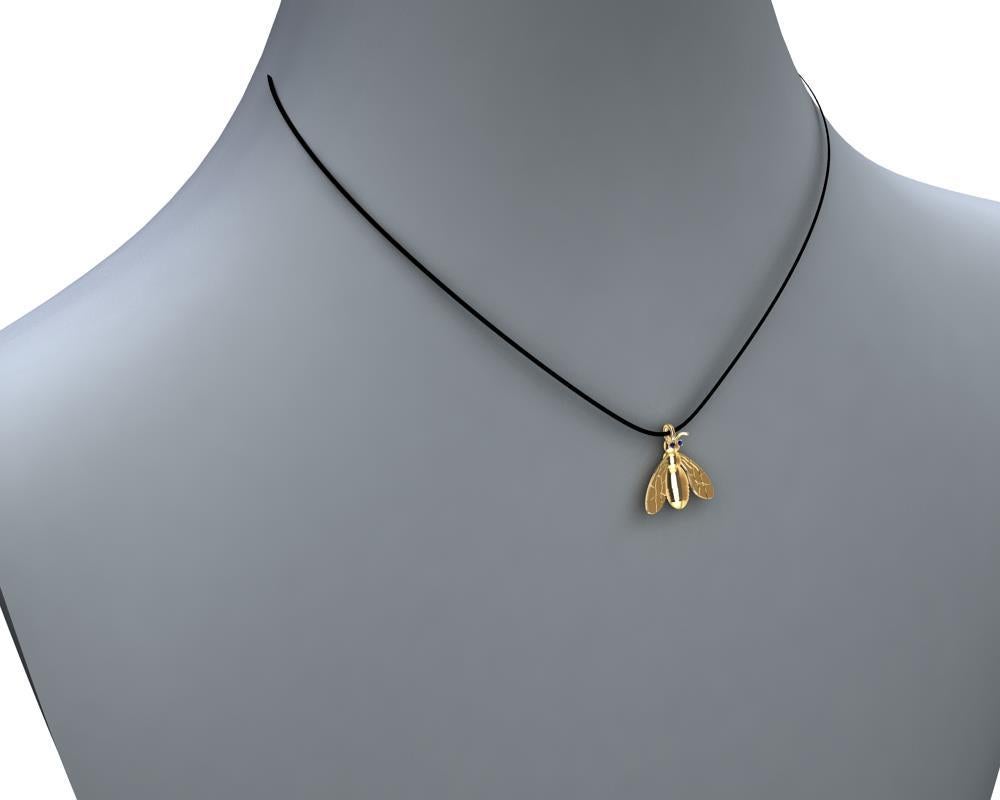 Contemporary 18 Karat Yellow Gold Sapphire Bee Pendant Necklace For Sale