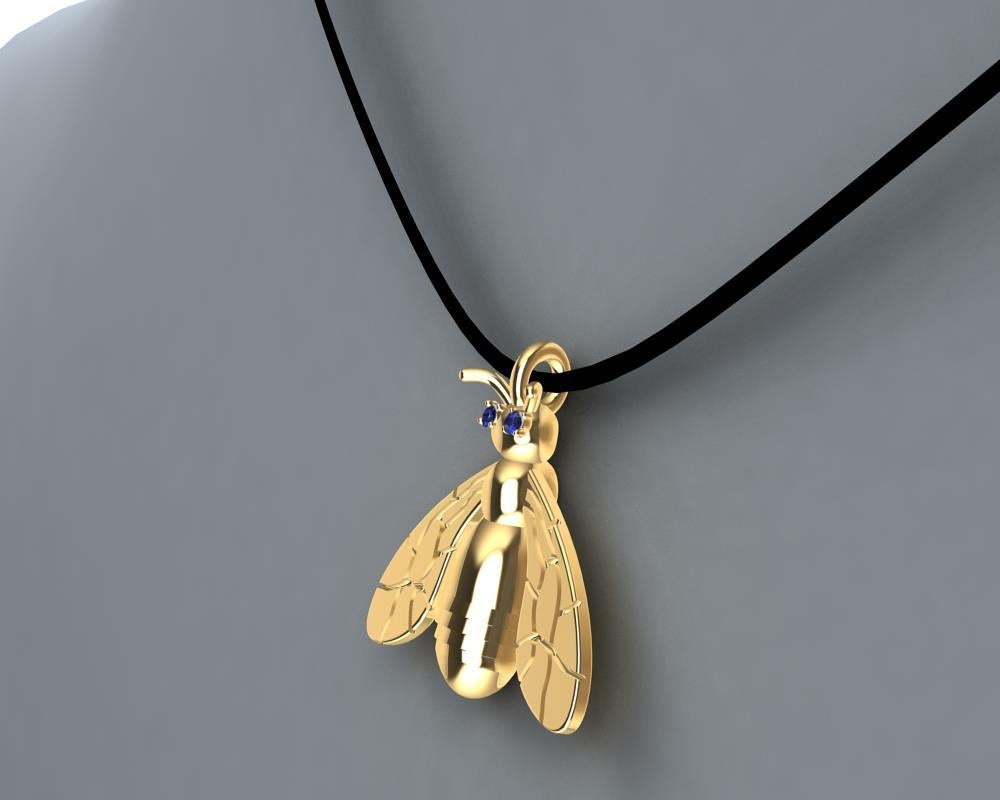 18 Karat Yellow Gold Sapphire Bee Pendant Necklace In New Condition For Sale In New York, NY