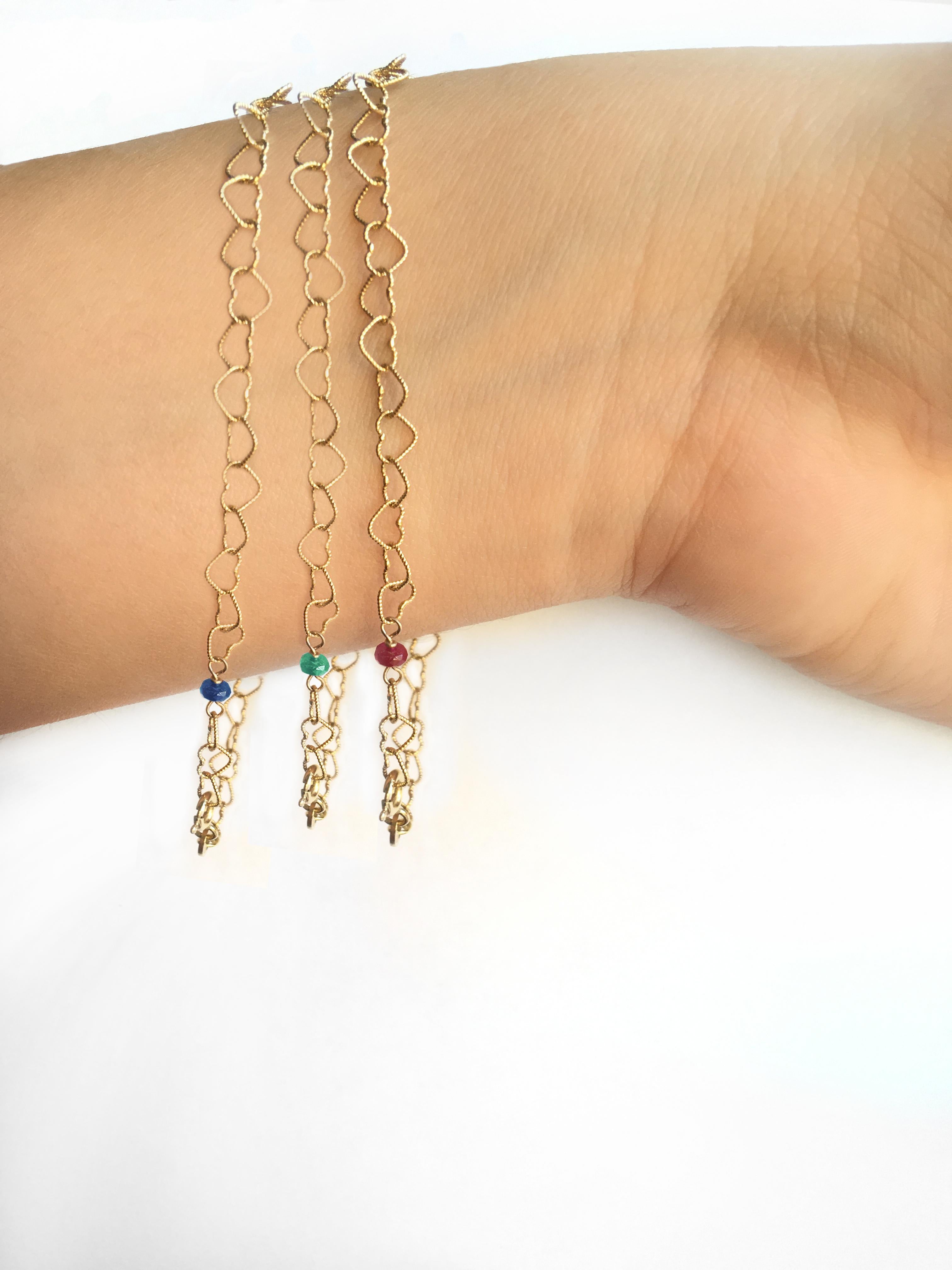 Bracelet chaîne Little Hearts en or jaune 18 carats et saphir légèrement martelé en vente 8