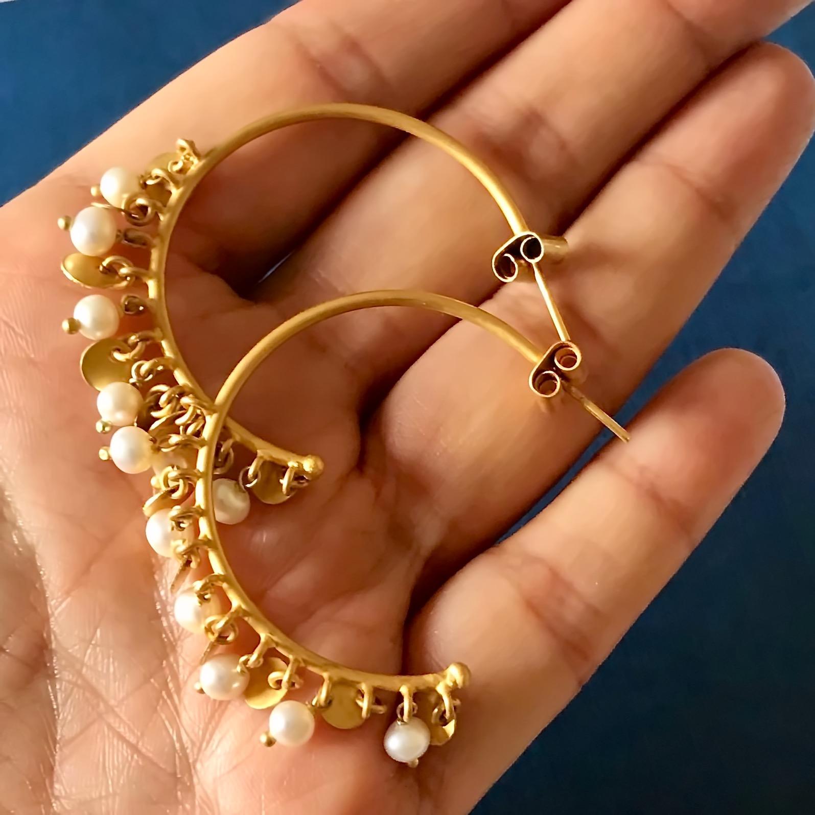 Handmade 18 Karat Solid Yellow Gold Satin Finish Pearl Hoop Earrings  In New Condition For Sale In London, GB