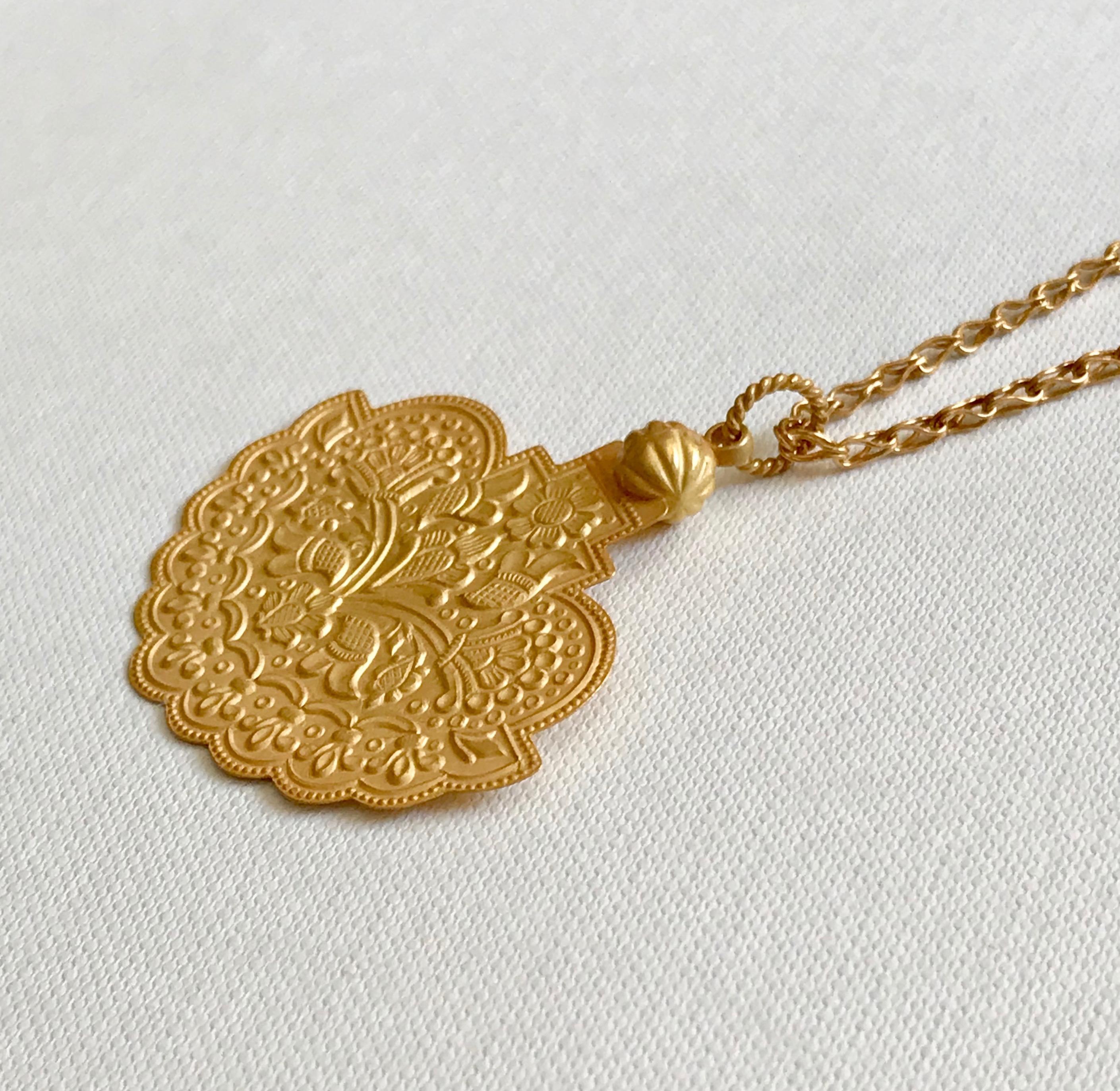 Women's 18 Karat Yellow Gold Satin Finish Pendant Chain Necklace
