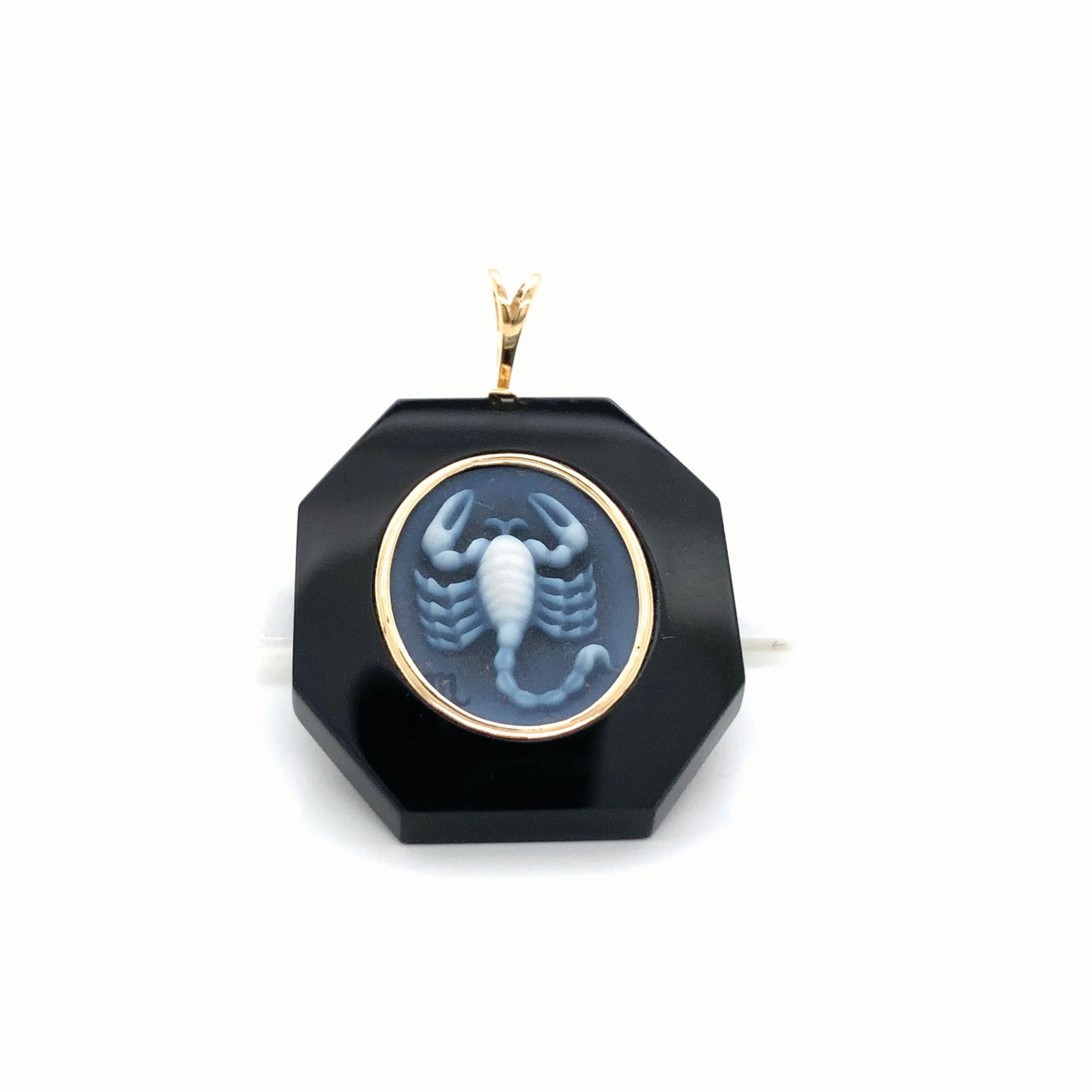 Collier pendentif en or jaune 18 carats Agate Camée Onyx noir Scorpion Zodiac en vente 4