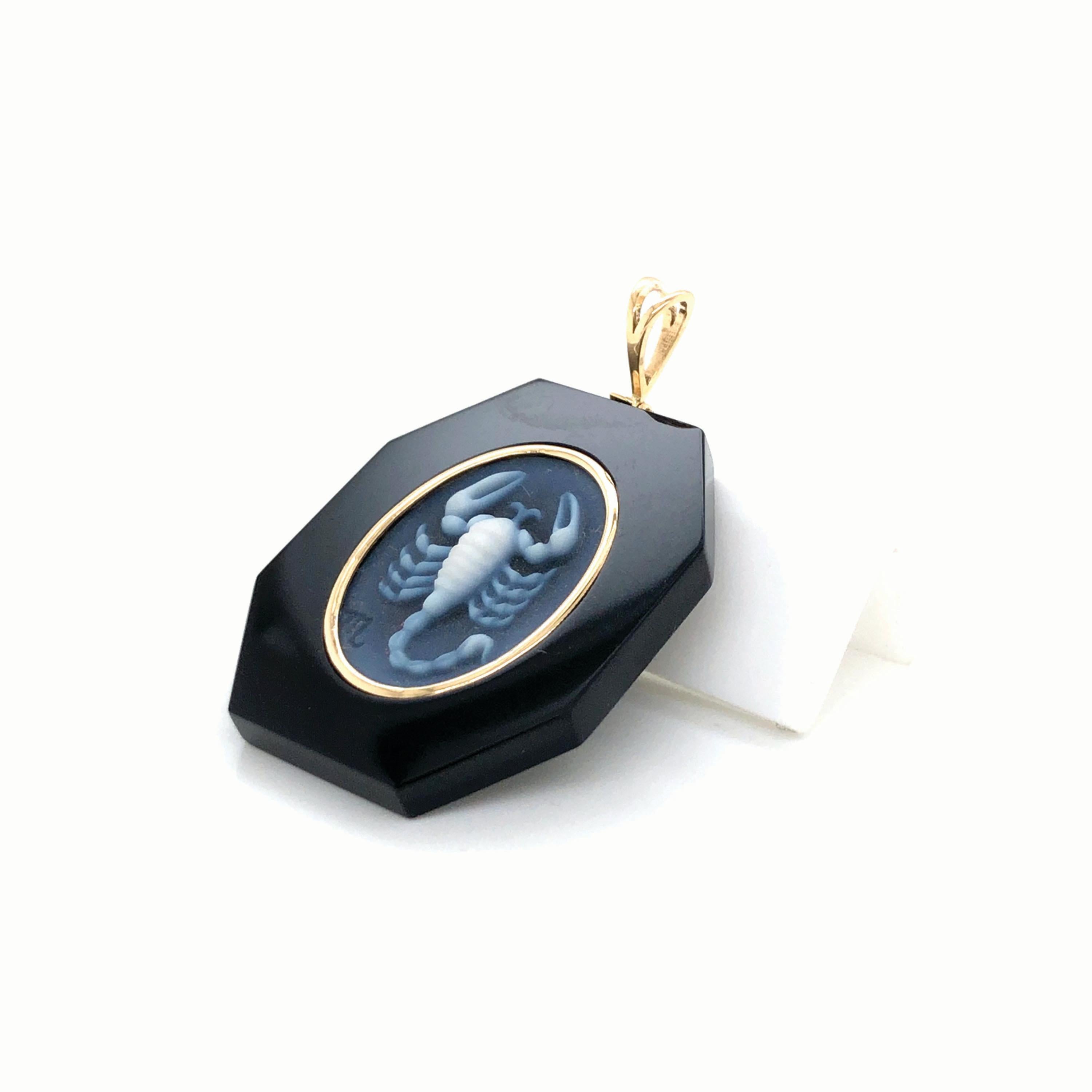 Collier pendentif en or jaune 18 carats Agate Camée Onyx noir Scorpion Zodiac en vente 5