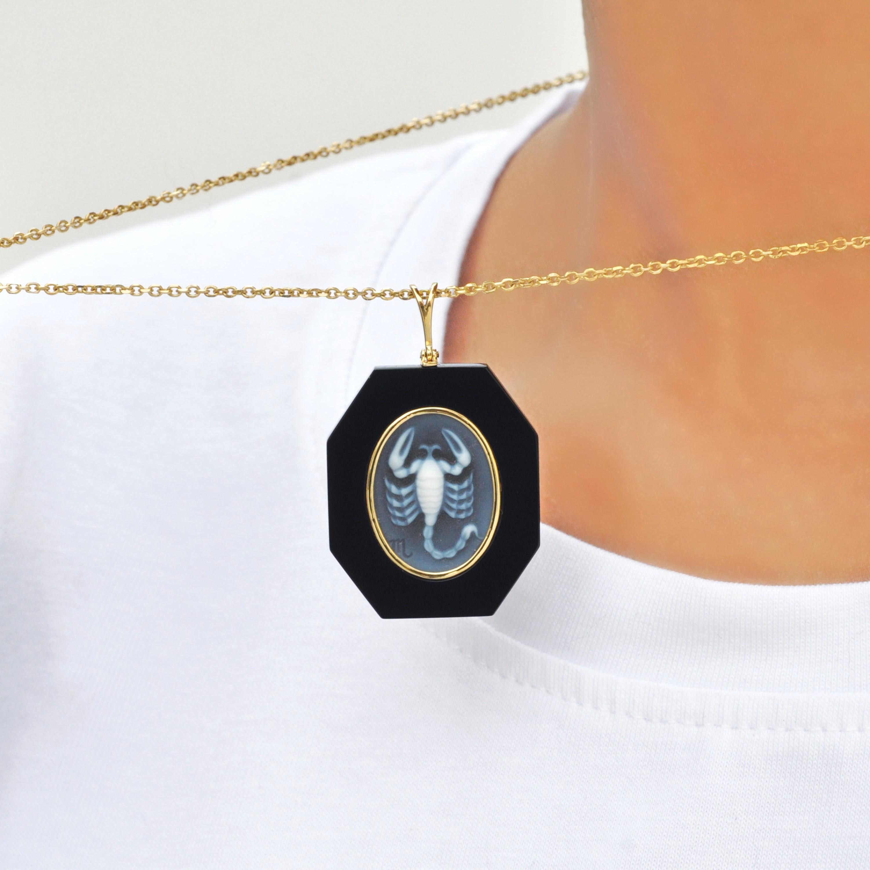 Collier pendentif en or jaune 18 carats Agate Camée Onyx noir Scorpion Zodiac en vente 1