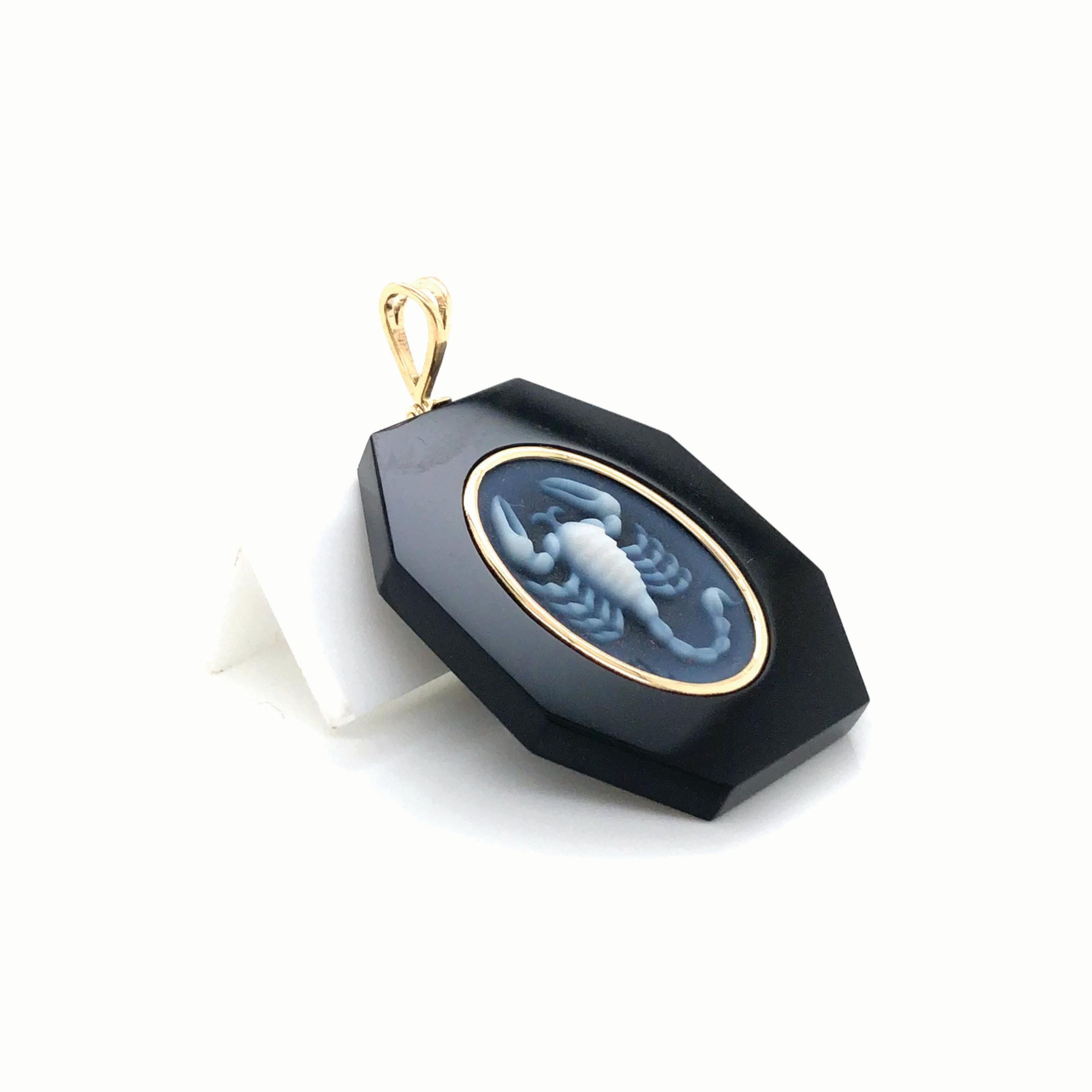 Collier pendentif en or jaune 18 carats Agate Camée Onyx noir Scorpion Zodiac en vente 3