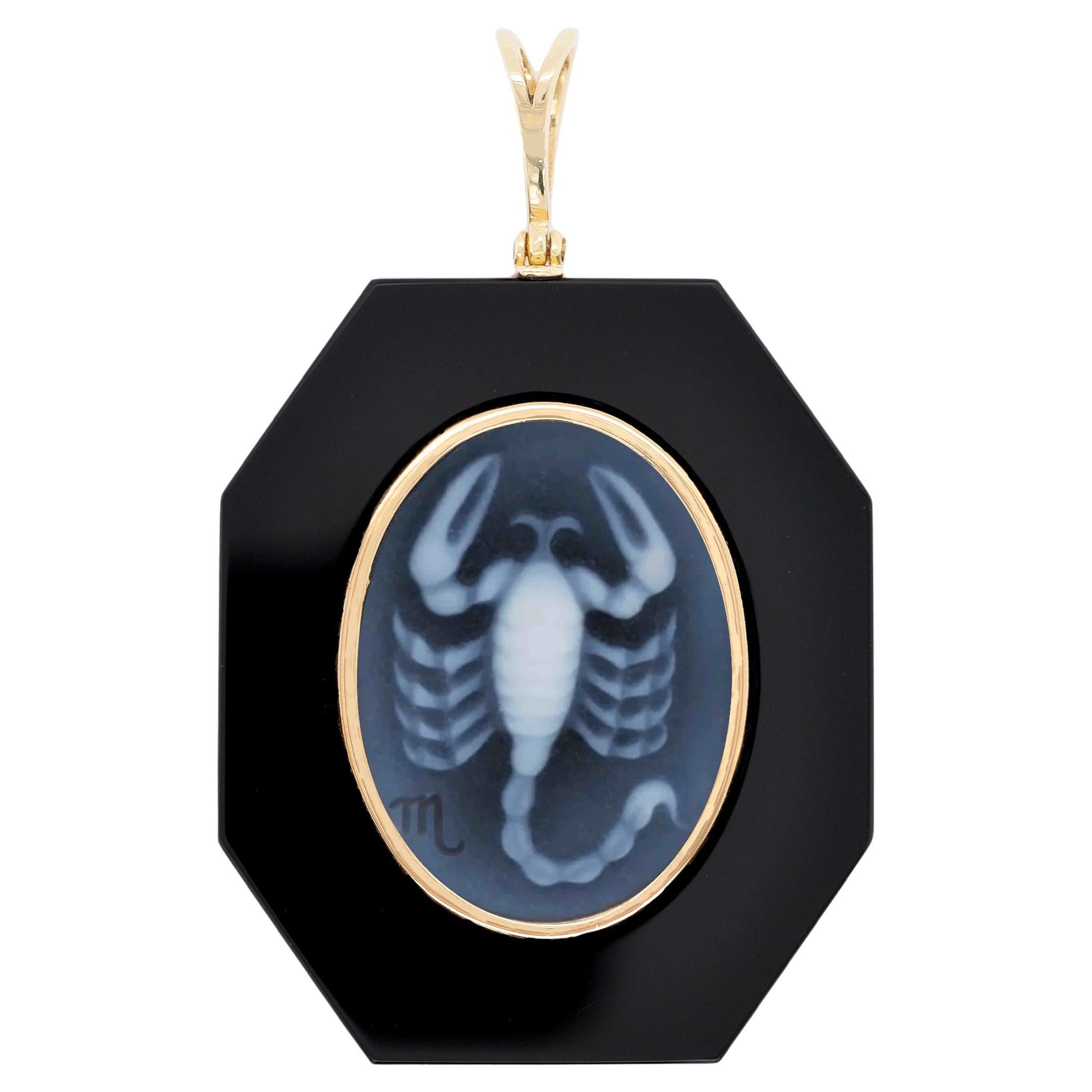 18 Karat Yellow Gold Scorpio Zodiac Agate Cameo Black Onyx Pendant Necklace