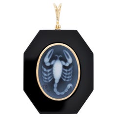 18 Karat Yellow Gold Scorpio Zodiac Agate Cameo Black Onyx Pendant Necklace