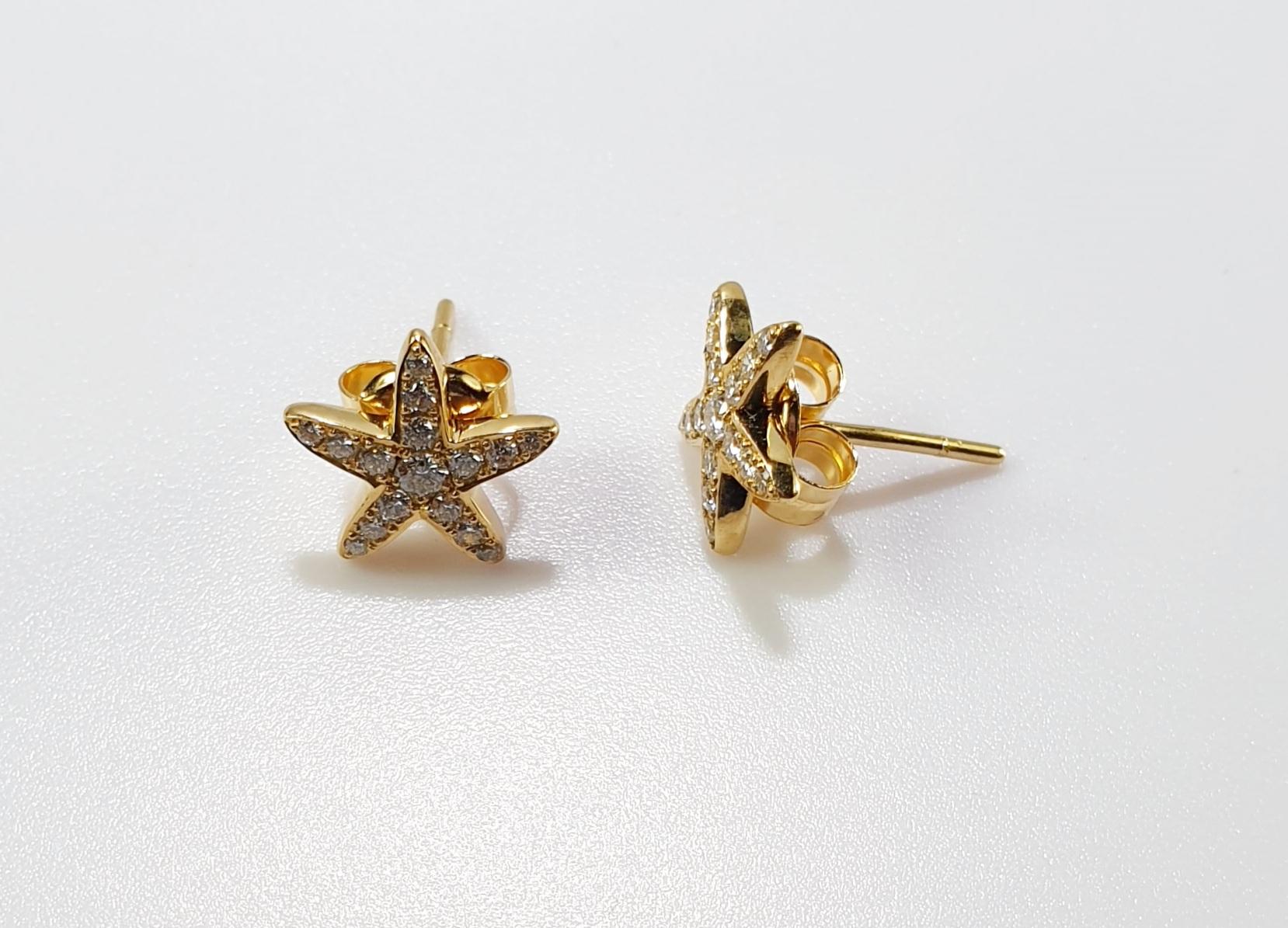 Contemporain Boucles d'oreilles étoile de mer en or jaune 18 carats avec diamants blancs en vente