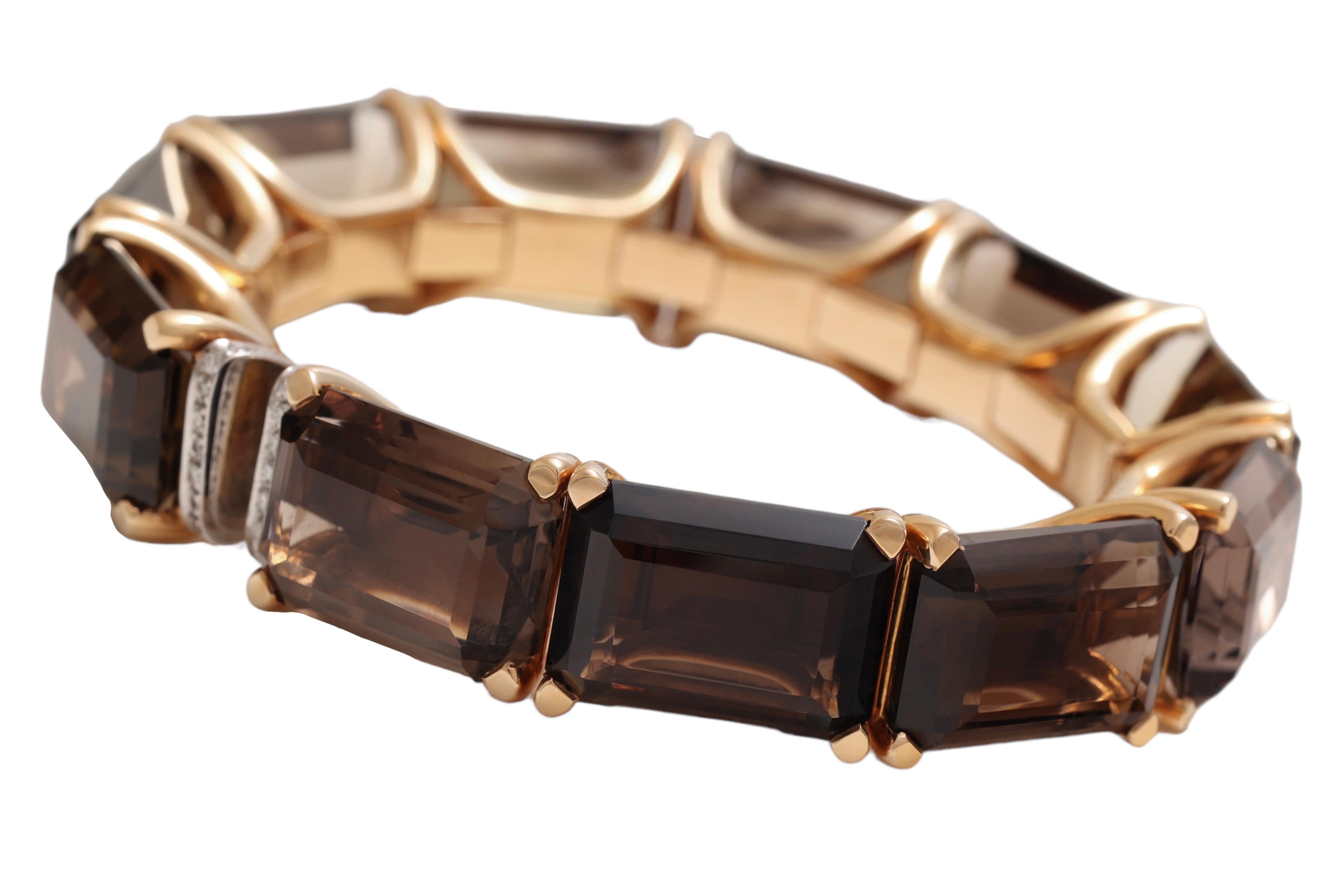 Taille brillant Bague, boucles d'oreilles, bracelet en or jaune 18 carats serti de quartz fumé et diamants en vente