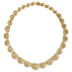 18 Karat Yellow Gold Shell Charm Choker Necklace Brilliant 5.47 Carat Diamond