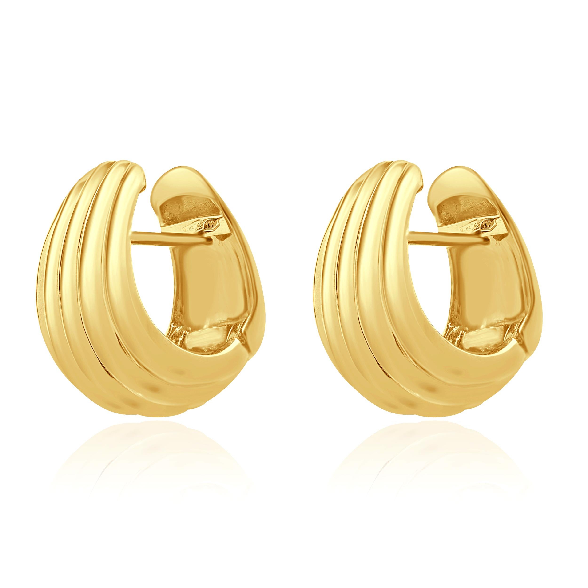 Material: 18K yellow gold
Dimensions: earrings measure 20mm
Weight:  12.07 grams
