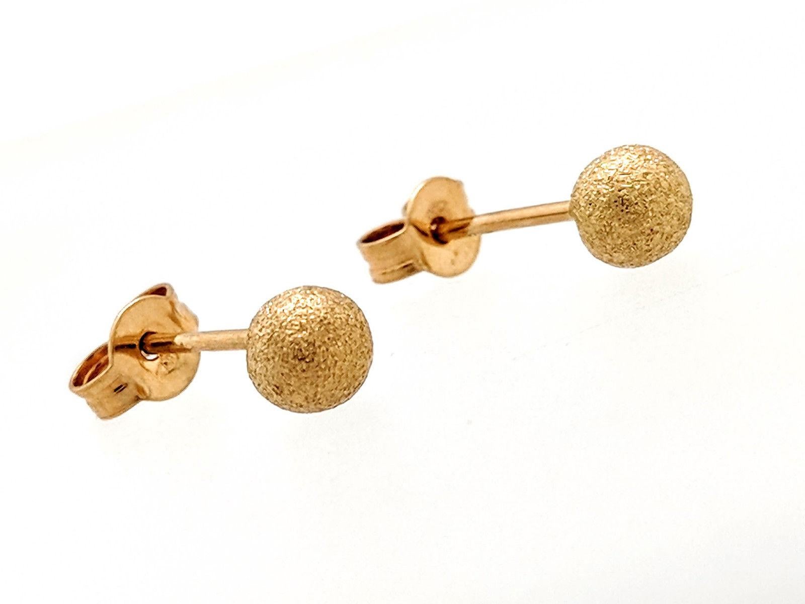 18 Karat Yellow Gold Shimmery Gold Ball Stud Earrings In Good Condition In Gainesville, FL