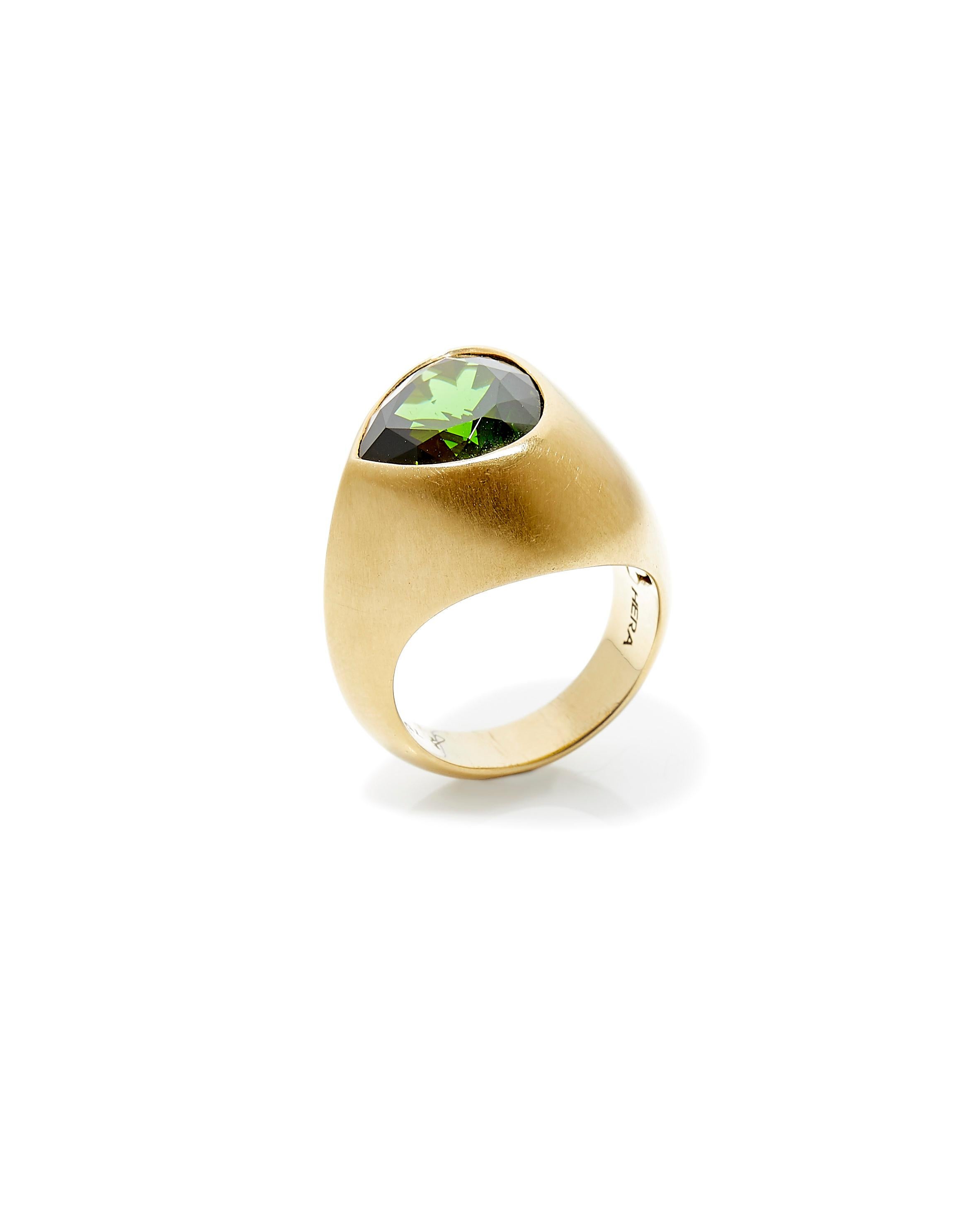 Contemporary 18 Karat Yellow Gold Signet Ring with 5.69 Carat Tourmaline, On Made To Order For Sale