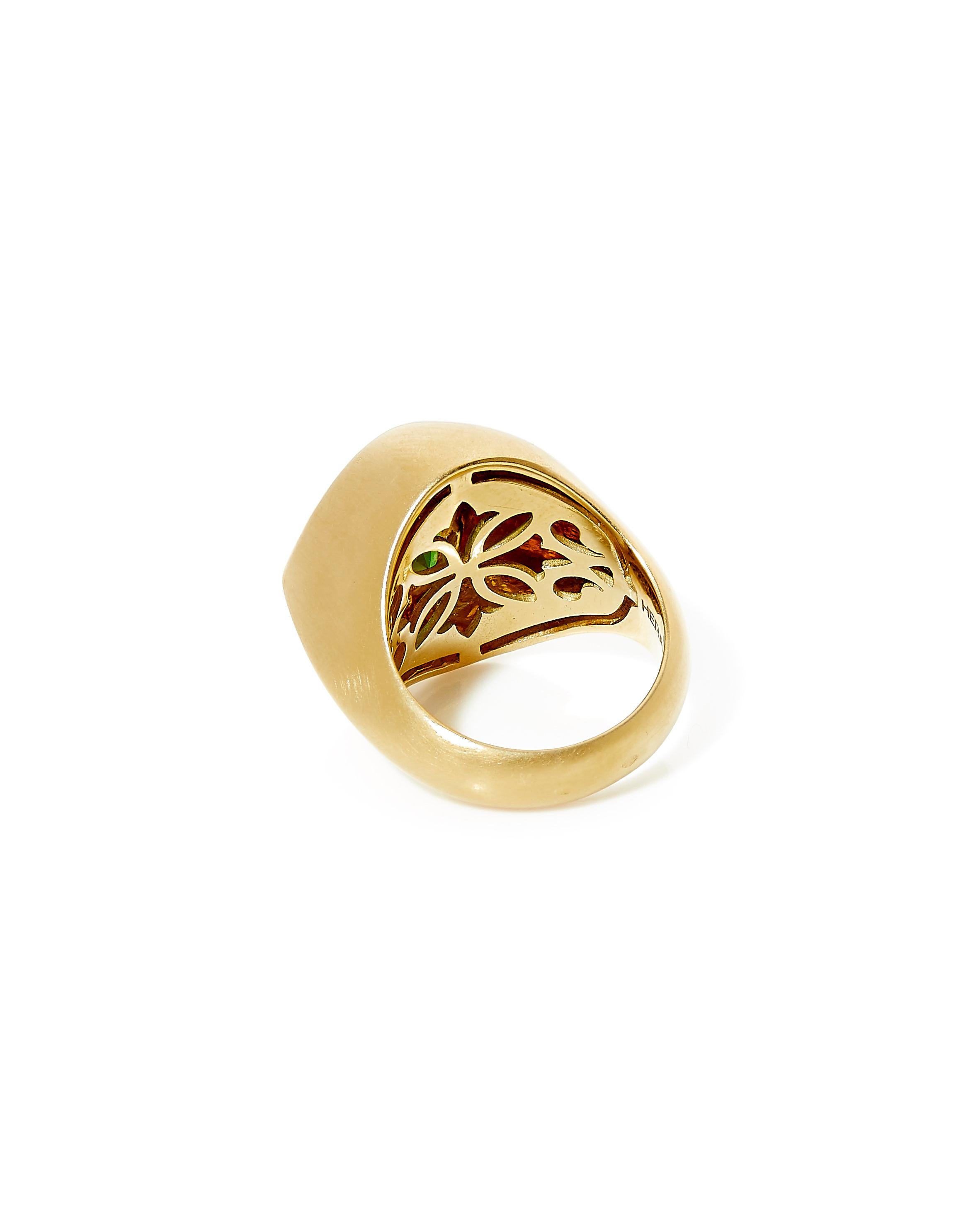 Women's or Men's 18 Karat Yellow Gold Signet Ring with 5.69 Carat Tourmaline, On Made To Order For Sale
