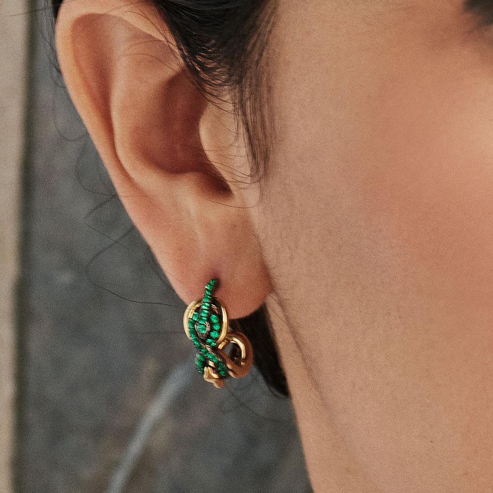 Earrings with Emeralds and rubies handcrafted in yellow gold and black rhodium-plated sterling silver in our signature SARPA Design. 

Gemstones: Emeralds 0,55ct.; Rubies: 0,02ct.
Material: Yellow Gold 750; Silver 925; Black Rhodium

These Earrings