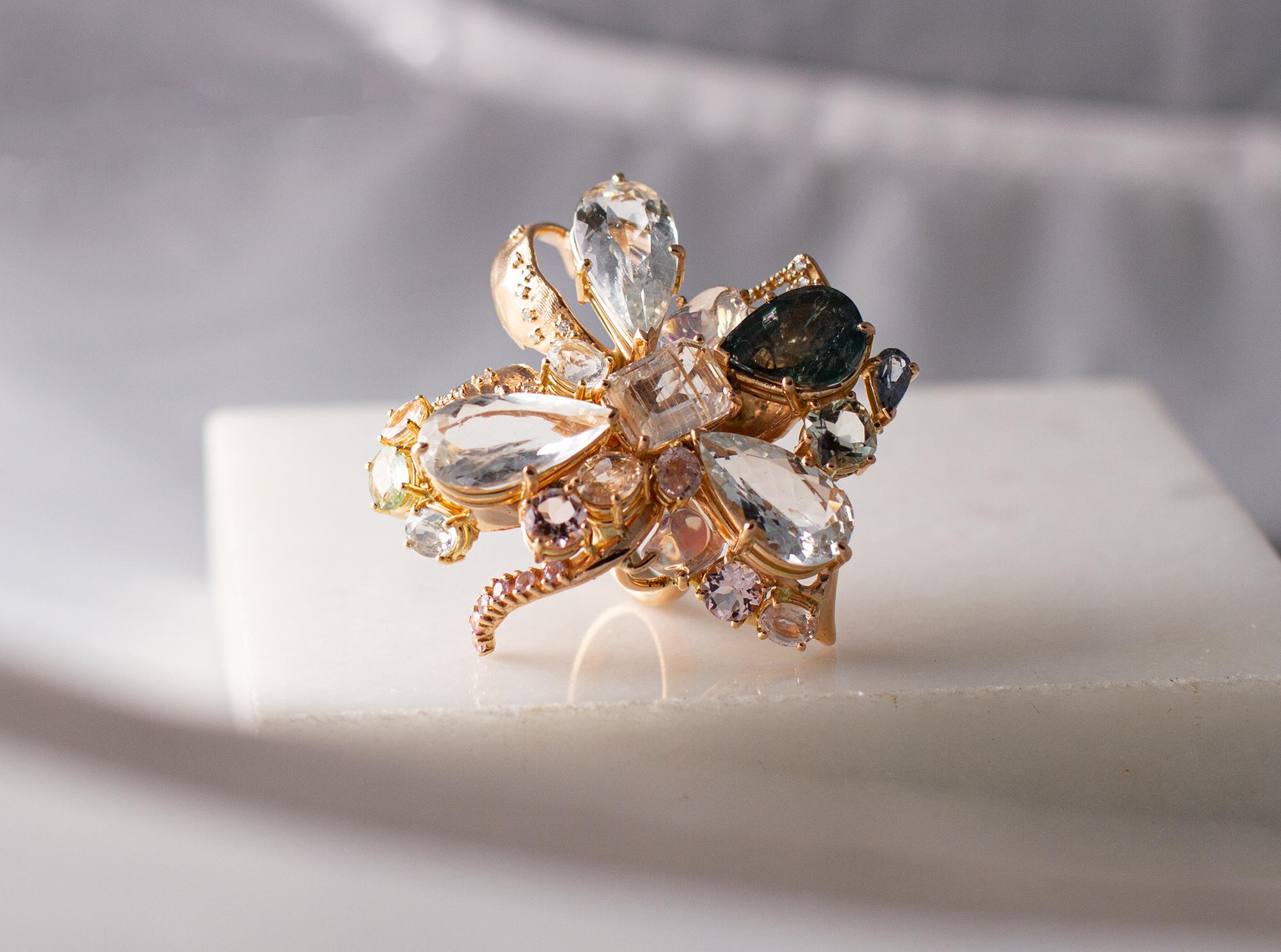 Bague de fiançailles contemporaine artisanale en or rose dix-huit carats avec diamants  en vente 5